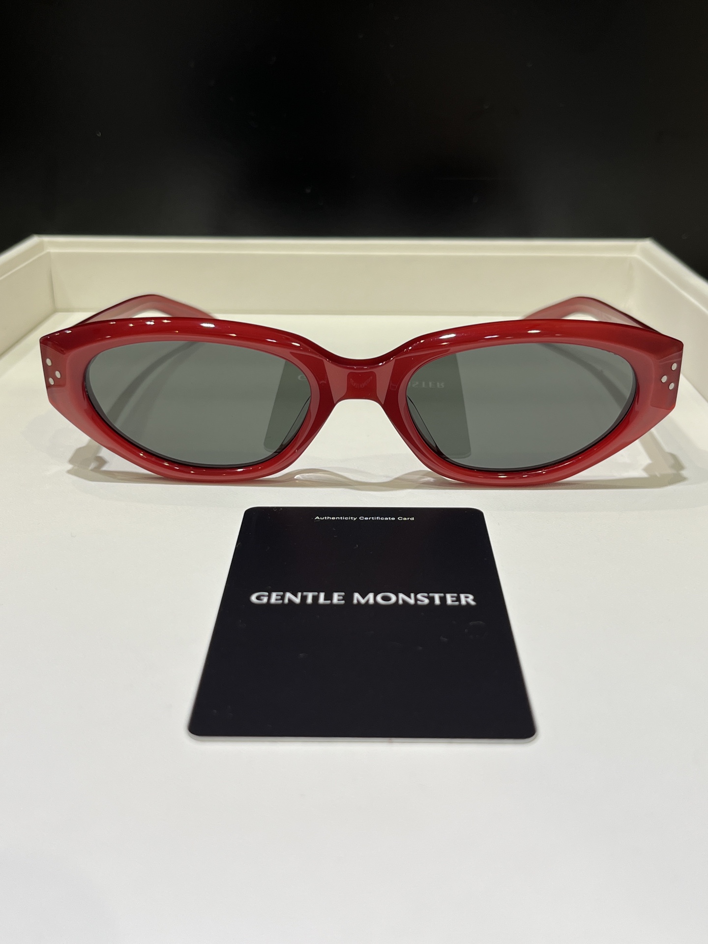 NO:635149,GM.Duns sunglasses zp grade non-market quality, satisfaction guaranteed 2025 cat-eye sunglasses, comfortable and anti-scratch, a must-have style suitable for both men and women, narrow version is popular this year, complete with picture packaging set.,,Cardia high-end jewelry19860909GM.Duns墨镜 zp级非市面品质,保证满意 2025款猫眼太阳镜,舒适防嗮必选 男女都适合戴的款式,今年流行窄版,配齐图片包装一套.,,卡迪亚高端饰品,Jewelry