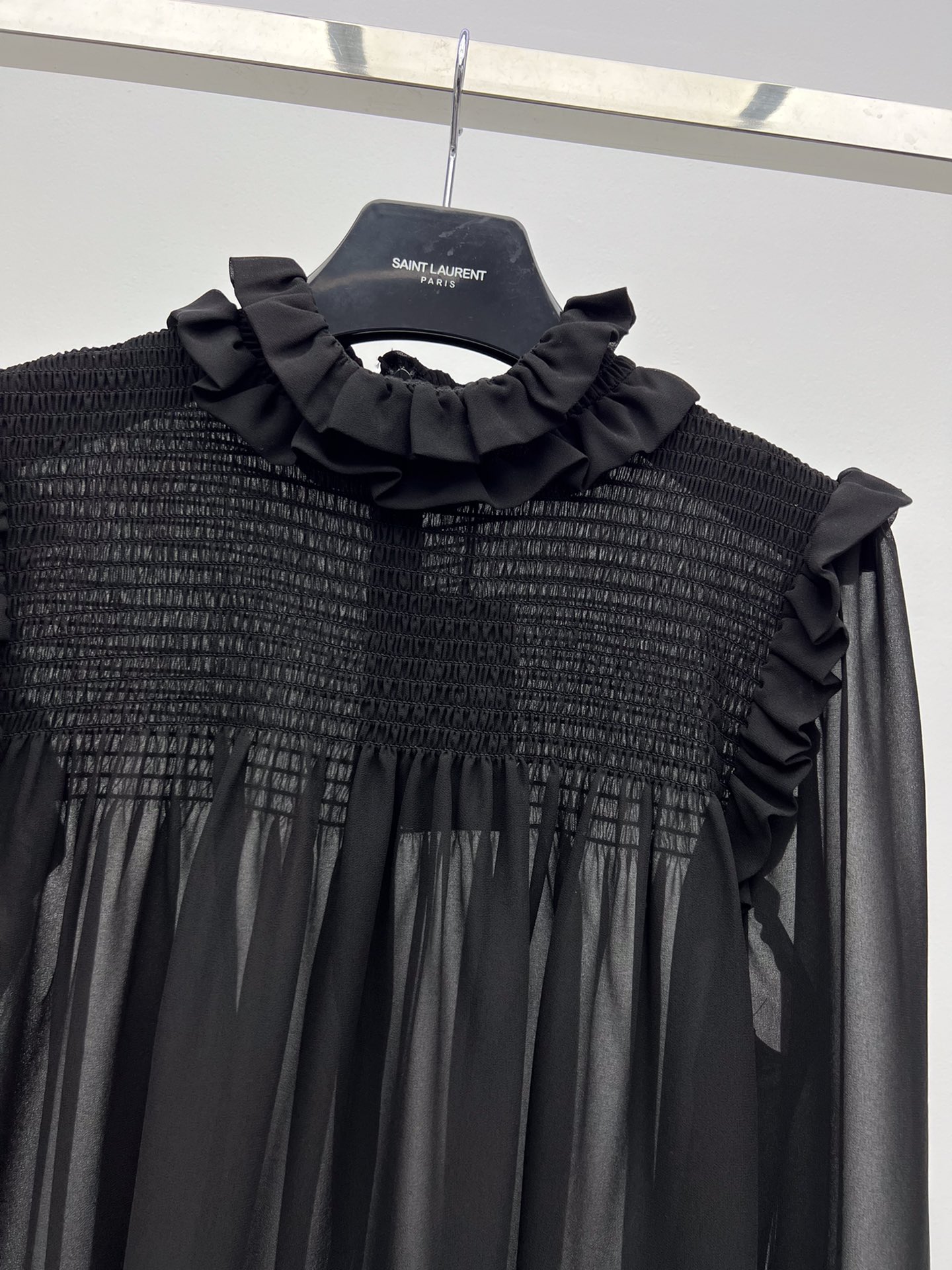 Fashion Show: Retro French Style Suit with Lacquer Finish and Sarcasm Shirt - 图片 3