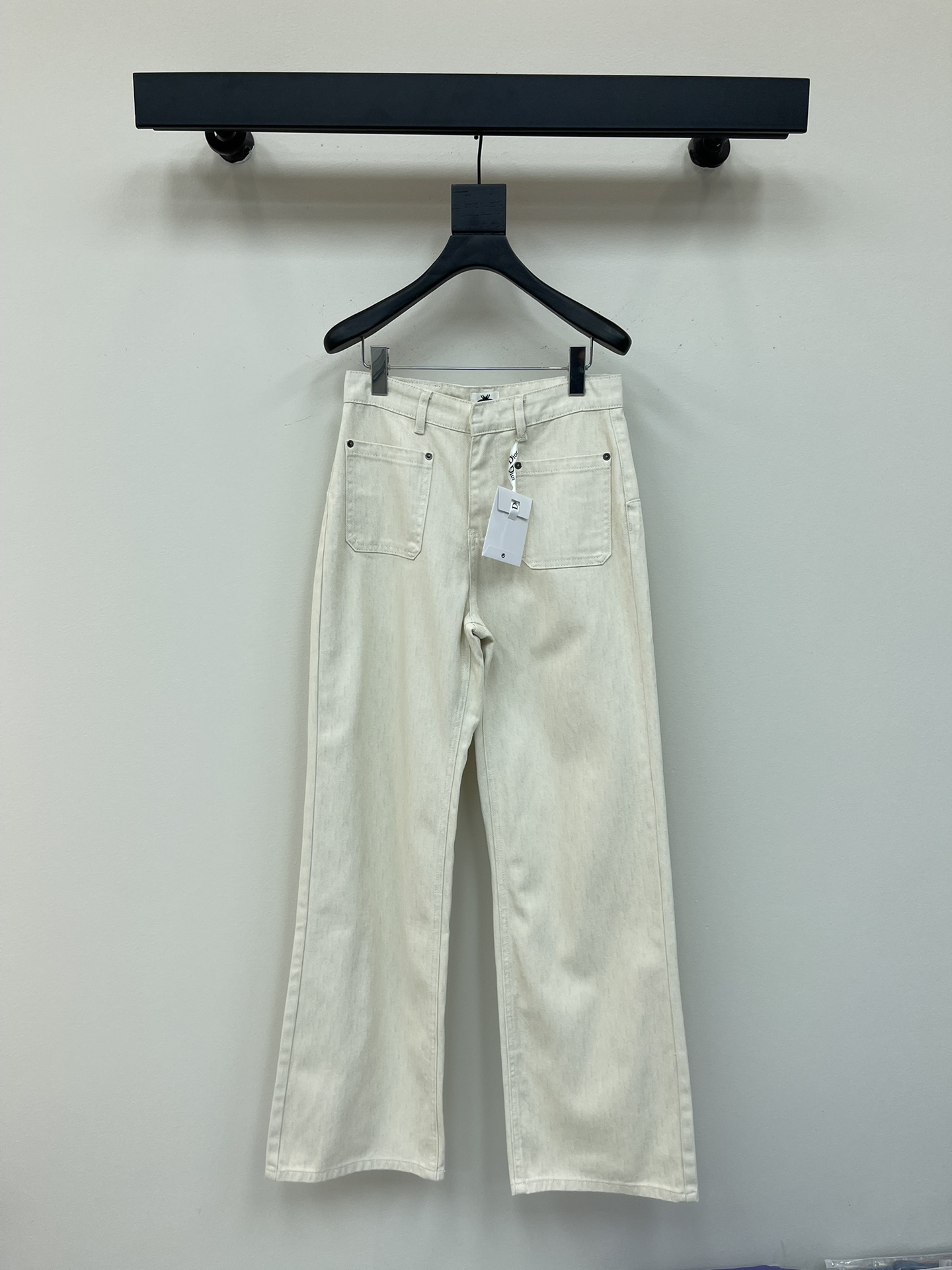 NO:330181,Dio*25 Spring and Summer Series new fashionable high-end apricot trousers with leg-print curled jeans, which hides flesh on the upper body and makes you look slim. Any leg shape can be easily controlled. The gradient washing process creates a sense of layering. The autumn and winter combination is fashionable and trendy. Customized jacquard presbyterian denim fabric, which can be curled and designed directly, customized leather brand. GW same style, trousers and shorts!  Color: Apricot Size: SML,,dior,shorts,jeans,alexander wang19860909Dio*25春夏系列新款时髦高级杏色裤脚印花卷边牛仔裤,上身藏肉又显瘦 任何腿型都能轻松驾驭 渐变的洗水工艺打造出层次感 秋冬搭配时髦又潮流 定制内提花老花牛仔面料,可卷边,可直筒设计,定制皮牌 GW同款,长裤短裤一套！ 颜色: 杏色 尺码: SML,,dior,shorts,jeans,alexander wang,Women's clothing