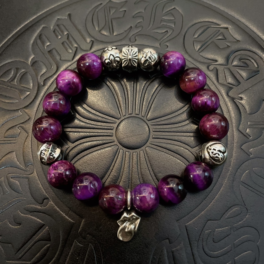 NO:111934,New [Counter Quality] Chrome Hearts Croxin Classic Retro Multi-Element Bracelet Bracelet, Kuaishou/ins/Little Red Book popular, different concave and convex and convex design styles present unique. Cross Scout Flower is Croxin's logo, so it lasts for a long time. Genuine version of Chrome Hearts Croxin, different from the market, benchmark the quality of the version, look at the details of the letter printing, the degree of retro old gray oxygen. Seiko version!  , jewelry boutique, chrome hearts, chrome hearts, bracelet19860909新款【专柜品质】Chrome Hearts克罗心经典复古多元素手串手链 ,快手/ins/小红书热门,凹凸造型不同的花纹设计风格呈现出与众不同 十字架童军花是克罗心的标志 所以更经久不衰 正品打版Chrome Hearts克罗心 区别市场普通轻版 对版对标品质 看字印细节 复古做旧灰氧程度.精工版本！,饰品精品,chrome hearts,chrome hearts,bracelet,Jewelry