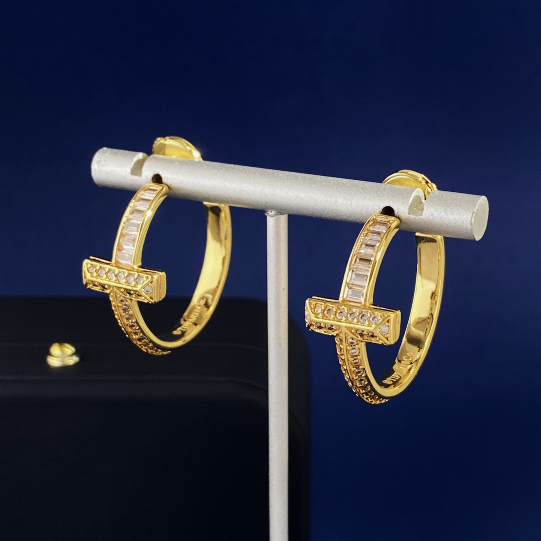 Tiffany & Co. TFN蒂芙妮Tiffany欧美 轻奢方锆石镶钻T字C型耳环耳钉 黄铜材料 黄金色