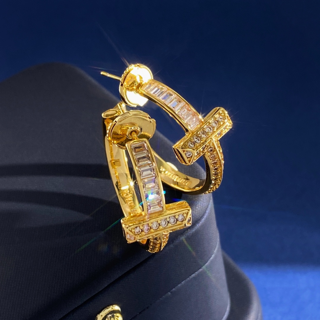 Tiffany & Co. TFN蒂芙妮Tiffany欧美 轻奢方锆石镶钻T字C型耳环耳钉 黄铜材料 黄金色