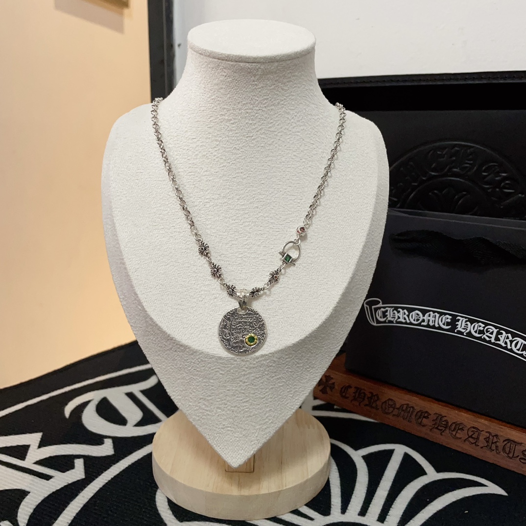 NO:109132,New [Counter Quality] Chrome Hearts Croxin Diamond Cross Flower Necklace. Different concave and convex and concave design styles show uniqueness. Cross Scout flowers are Croxin's ambitions, so they last longer. Genuine version of Chrome Hearts Croxin. Different from the market, the normal light version, the quality of the version, the details of the print, the retro, the old gray oxygen level. The semester version!  !  !  Pure handmade ~ Authentic model opening must-have fashion and fashion, both men and women can wear it, same style for couples, original official website, rock punk style silver style, retro elements, trendy and versatile!  , jewelry boutique, chrome hearts, chrome hearts, necklace19860909新款【专柜品质】Chrome Hearts克罗心镶钻十字花项链 凹凸造型不同的花纹设计风格 呈现出与众不同 十字架 童军花是克罗心的志 所以更经久不衰 正品打版Chrome Hearts克罗心 区别市场普通轻版 对版对标品质 看字印细节 复古做旧灰氧程度.精工版本！！！ 纯手工打造 ～正品开模潮流时尚必备 男女均可佩戴 情侣同款 官网原版 摇滚朋克泰银风格 复古元素 潮流百搭！,饰品精品,chrome hearts,chrome hearts,necklace,Jewelry