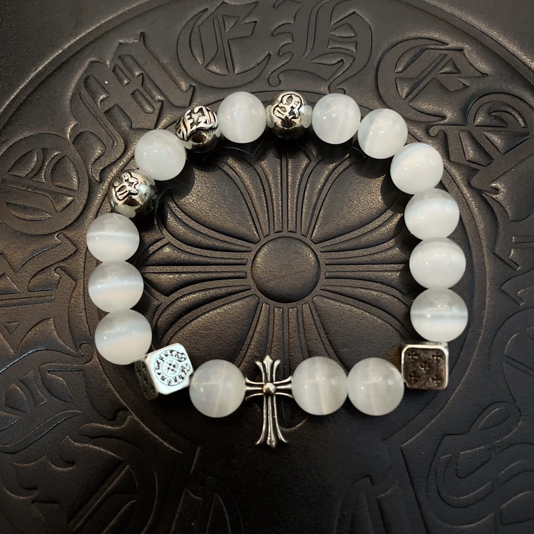 NO:109135,New [Counter Quality] Chrome Hearts Croxin Classic Retro Multi-Element Cat Eye Bracelet Bracelet, Kuaishou/ins/Little Red Book popular, different concave and convex and convex design styles present unique. Cross Scout Flower is Croxin's logo, so it lasts for a long time. Genuine version of Chrome Hearts Croxin, different from the market, benchmark the quality of the version, look at the details of the letter printing, retro, old gray oxygen level. Seiko version!  , jewelry boutique, chrome hearts, chrome hearts, bracelet19860909新款【专柜品质】Chrome Hearts克罗心经典复古多元素猫眼石手串手链 ,快手/ins/小红书热门,凹凸造型不同的花纹设计风格呈现出与众不同 十字架童军花是克罗心的标志 所以更经久不衰 正品打版Chrome Hearts克罗心 区别市场普通轻版 对版对标品质 看字印细节 复古做旧灰氧程度.精工版本！,饰品精品,chrome hearts,chrome hearts,bracelet,Jewelry