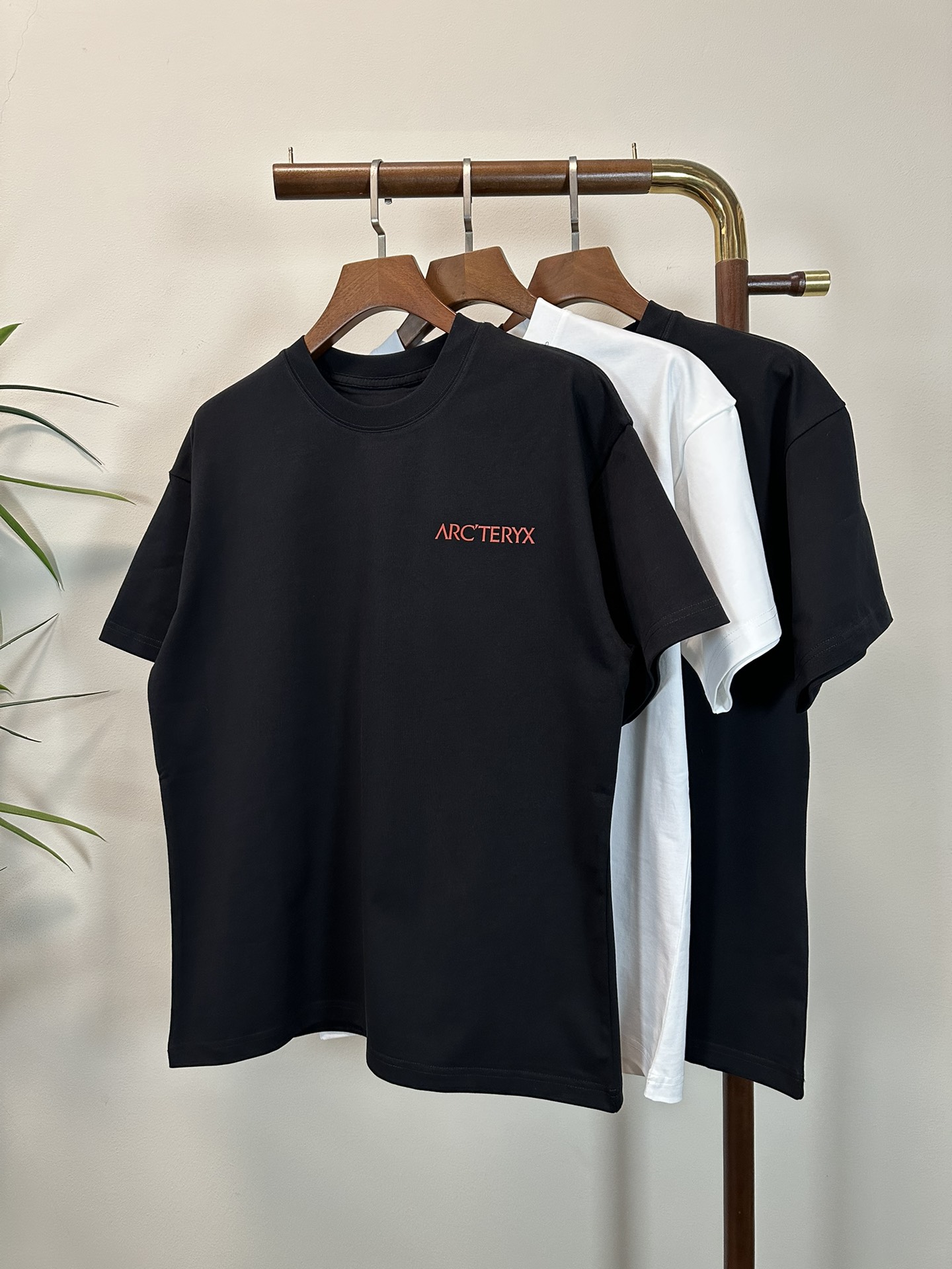 NO:162856,ARC Archaeopteryx 2025 new round neck short-sleeved T-shirt high-end version!  Customized fabrics for counters are breathable and comfortable, with impeccable details, and the brand element design concept reflects high quality. The feel is delicate and soft!  It is casually cut, with a great upper body style!  Code number M-3XL, arc'teryx, T-shirt,tees, t-shirt,alexander wang19860909ARC 始祖鸟2025新款 圆领 短袖 T恤 高端版本！专柜定制面料 透气舒适度高,细节无可挑剔,品牌元素设计理念,体现高品质.手感细腻柔软！呈现休闲裁剪,上身版型超赞！ 码数M-3XL,arc'teryx,T-shirt,tees，t-shirt,alexander wang,Men's clothing