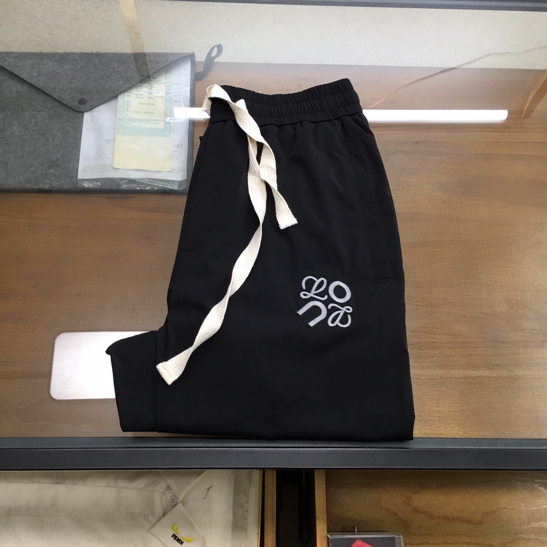 NO:494808,New product is on the market 'Loew...' New style of men's casual pants in summer counter, high-end custom fabric breathable fabric, extremely breathable, elastic and comfortable, impeccable details, top-level auxiliary materials, original logo design concept, delicate and soft feel!  The upper body style is excellent!  Size M-3xl order to report height and weight, loewe, alexander wang19860909新品上市 《Loew...》 夏季专柜新款男士休闲裤,高级定制面料透气面料 透气弹力舒适度极高,细节无可挑剔,顶级辅料配备,原版logo设计理念,手感细腻柔软！上身版型超赞！尺码M-3xl下单报身高体重,,loewe,alexander wang,Men's clothing