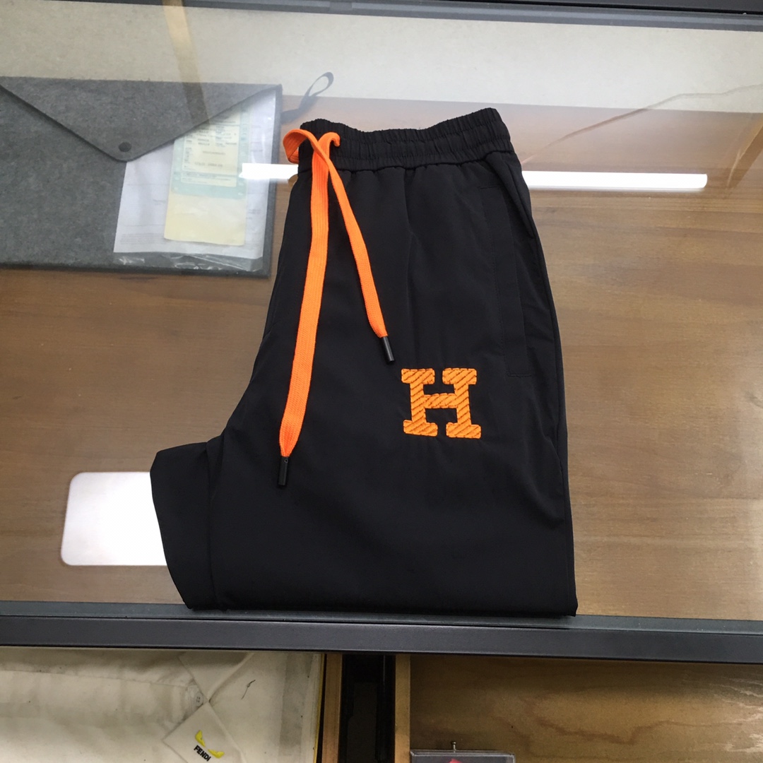 NO:494608,New product is on the market 'Aisi...' New men's casual pants in summer counter, high-end custom fabric breathable fabric, extremely breathable, elastic and comfortable, impeccable details, top-level auxiliary materials, original logo design concept, delicate and soft feel!  The upper body style is excellent!  Size M-3xl order to report height and weight, alexander wang19860909新品上市 《爱士...》 夏季专柜新款男士休闲裤,高级定制面料透气面料 透气弹力舒适度极高,细节无可挑剔,顶级辅料配备,原版logo设计理念,手感细腻柔软！上身版型超赞！尺码M-3xl下单报身高体重,,alexander wang,Men's clothing