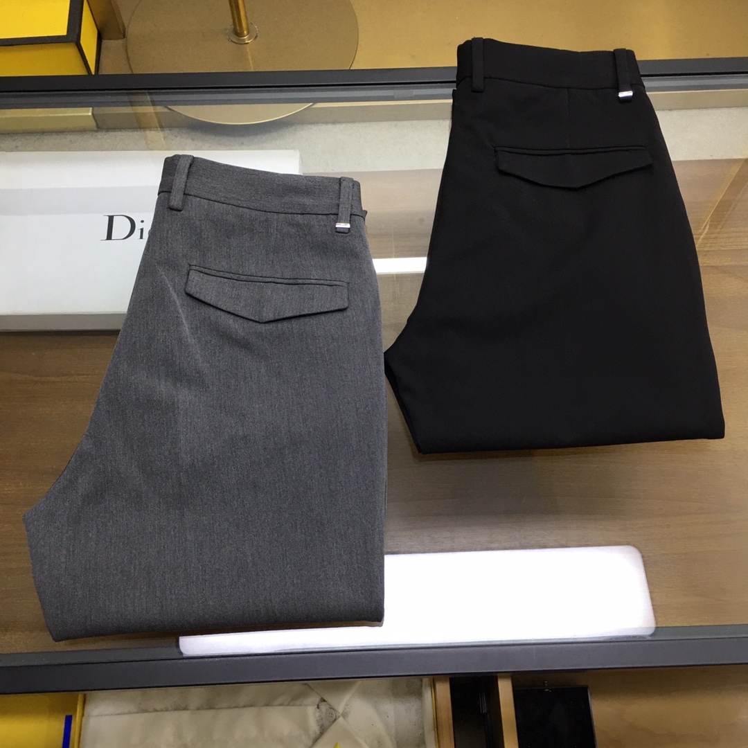 NO:466977,The counter [Dio..] is a small size and high-end customization... 2025 new product, available in the counter. The best casual trousers in physical stores, classic embroidery logo patterns are unique and fashionable, suitable for all ages. The highest version of the imported woven material in the market. It is comfortable, soft and skin-friendly, with super cool and fashionable and versatile effect, straight and stylish, a must-have for the wardrobe!  Suitable for any occasion!  Number of codes 30-38.37,dior,alexander wang19860909专柜【Dio..】偏小一码高端定制.. 2025新品 专柜有售 实体店极品休闲西裤,经典刺绣logo图案个性时尚,适合各个年龄段.市场最高版本的进口梭织料.舒适柔软亲肤,上身效果超级棒时尚百搭,笔挺有型,衣橱必备！适合任何场合穿着 ！码数30-38.37,,dior,alexander wang,Men's clothing
