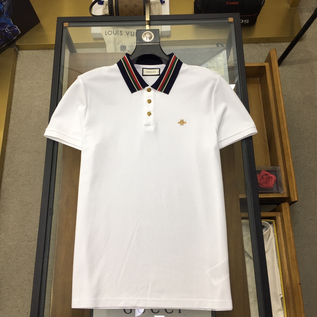 NO:452673,New counter products [Gu.ci...] 2025 spring and summer new products, fashionable POLO/lamb short sleeves, high-end custom versatile styles, anyone can easily control them, full custom fabric craftsmanship, luxurious classic brand logo design on the chest, very high-end, those who understand goods must enter!  The style is perfectly tailored, which shows the aura and highlights the exquisiteness of business men. This is the unique feature, just right slim fit, and the upper body effect is very good!  Counter size M-3XL., T-shirt,alexander wang19860909专柜新品【Gu.ci...】 2025春夏新品 时尚POLO/翻领短袖 高级定制百搭款式 任何人都可以轻松驾驭 面料全订制工艺 胸前奢华经典品牌logo设计,非常显档次懂货的必须入！版型完美剪裁 非常精致,显气场,又会凸显商务男士的精致,这就是独到之处,恰到好处的修身,上身效果非常赞！专柜尺码M-3XL.,,T-shirt,alexander wang,Men's clothing