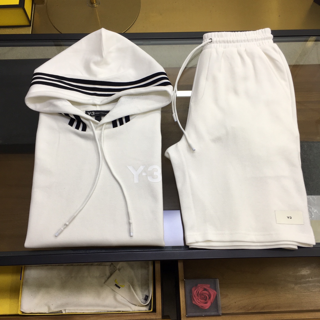 NO:499458,New product suit top P 'Y-3' fake two-piece sale Spring and summer/SS three-striped small LOGO logo fake two-piece hooded short sleeve shorts set Customized precious cabinet quality double-sided cotton bead floor fabric, honeycomb structure comfortable sweat absorption, front 3M silicone LOGO, rear double-craft silicone embossed exquisite small logo design, hooded seam iconic three-striped webbing, quality accumulation Black, white, M-3XL, shorts, T-shirt, hats, alexander wang19860909新品套装上衣裤P 《Y-3》假两件拆卖 春夏/SS 三条纹小LOGO标识假两件连帽短袖短裤套装 定制贵柜品质双面棉珠地面料,蜂窝结构舒适吸汗,前幅3M硅胶LOGO,后幅双工艺硅胶压花精致小标识设计,连帽车缝标志性三条纹织带,品质积淀 黑色,白色,M-3XL,,shorts,T-shirt,hats,alexander wang,Men's clothing