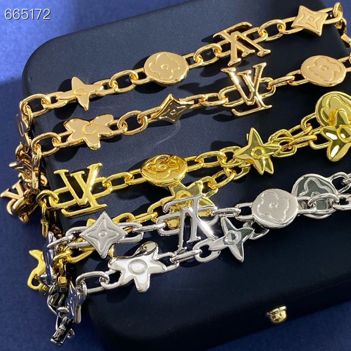 Louis Vuitton LV 路易威登欧美个性 金属光面LV字母圆形四叶草菱形十字花老花项链