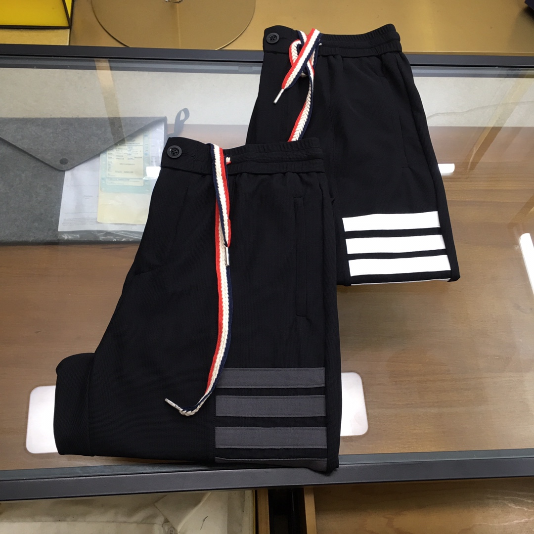 NO:494638,New product is on the market 'T.B...' New men's casual pants in summer counter, customized breathable fabric, extremely breathable, elastic and comfortable, impeccable details, top-level auxiliary materials, original logo design concept, delicate and soft feel!  The upper body style is excellent!  Size M-3xl order to report height and weight, alexander wang19860909新品上市 《T.B...》 夏季专柜新款男士休闲裤,定制透气面料 透气弹力舒适度极高,细节无可挑剔,顶级辅料配备,原版logo设计理念,手感细腻柔软！上身版型超赞！尺码M-3xl下单报身高体重,,alexander wang,Men's clothing