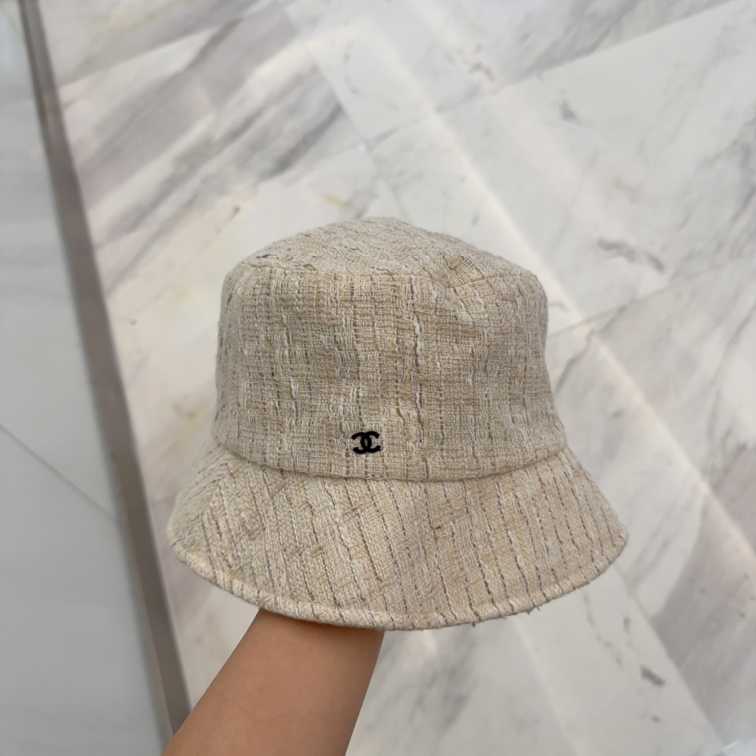NO:227296,Chanel The most popular catwalk style for fisherman hats. Xiaoxiang woven fisherman hats. Weaving tweed versatile fashion. I like this hat shape too much~ hat straw hat fisherman hat baseball hat, hat, chanel, espadrilles, hats19860909Chanel 渔夫帽最火的走秀款 小香秋冬编织渔夫帽 编织花呢 百搭时尚 太喜欢这个帽型了～帽子草帽渔夫帽棒球帽,帽子,chanel,espadrilles,hats,hat