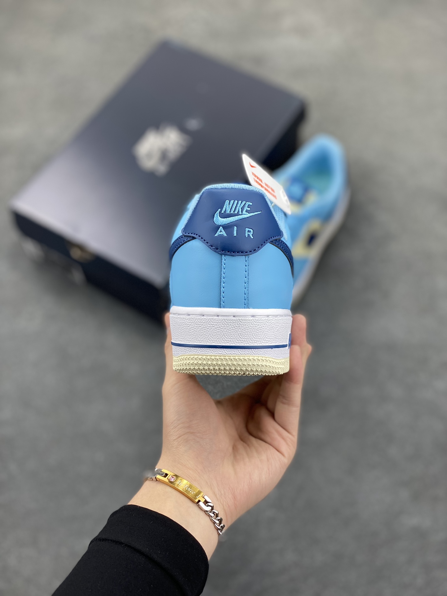 图片[4]-Nk Air Force 1\’07 Low 米蓝 空军一号低帮休闲板鞋 原楦头原纸板 打造纯正空军版型#专注外贸渠道 全掌内置蜂窝气垫 #原盒配件 原厂中底钢印、拉帮完美 货号：HF4837-407 尺码：35.5 36 36.5 37.5 38 38.5 39 40 40.5 41 42 42.5 43 44 44.5 45-选品中心