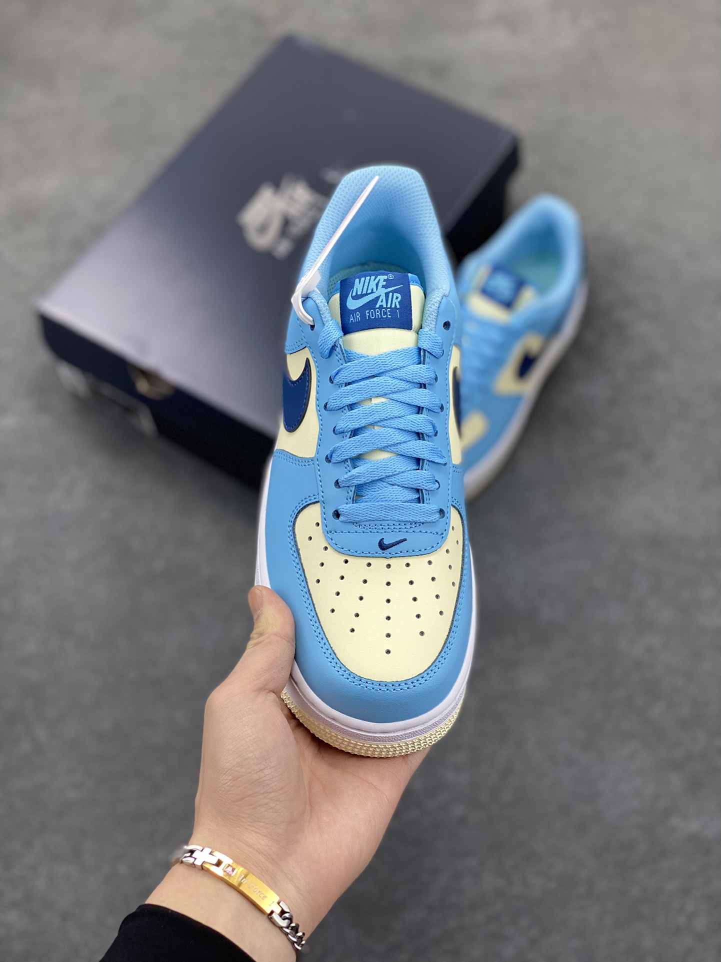 图片[2]-Nk Air Force 1\’07 Low 米蓝 空军一号低帮休闲板鞋 原楦头原纸板 打造纯正空军版型#专注外贸渠道 全掌内置蜂窝气垫 #原盒配件 原厂中底钢印、拉帮完美 货号：HF4837-407 尺码：35.5 36 36.5 37.5 38 38.5 39 40 40.5 41 42 42.5 43 44 44.5 45-选品中心