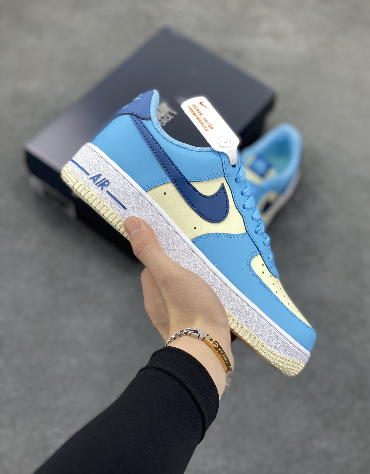 Nk Air Force 1\’07 Low 米蓝 空军一号低帮休闲板鞋 原楦头原纸板 打造纯正空军版型#专注外贸渠道 全掌内置蜂窝气垫 #原盒配件 原厂中底钢印、拉帮完美 货号：HF4837-407 尺码：35.5 36 36.5 37.5 38 38.5 39 40 40.5 41 42 42.5 43 44 44.5 45-选品中心