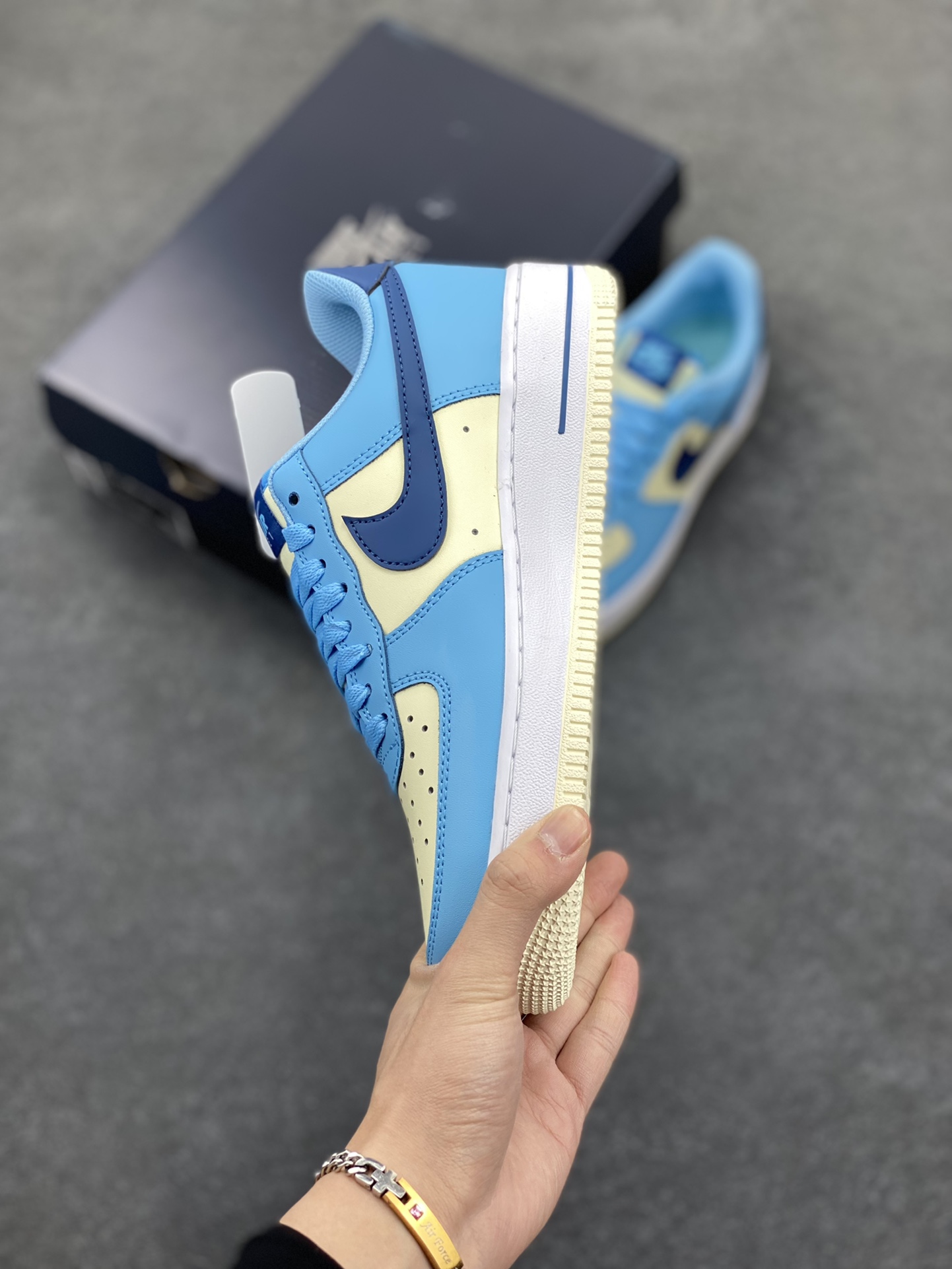 图片[3]-Nk Air Force 1\’07 Low 米蓝 空军一号低帮休闲板鞋 原楦头原纸板 打造纯正空军版型#专注外贸渠道 全掌内置蜂窝气垫 #原盒配件 原厂中底钢印、拉帮完美 货号：HF4837-407 尺码：35.5 36 36.5 37.5 38 38.5 39 40 40.5 41 42 42.5 43 44 44.5 45-选品中心