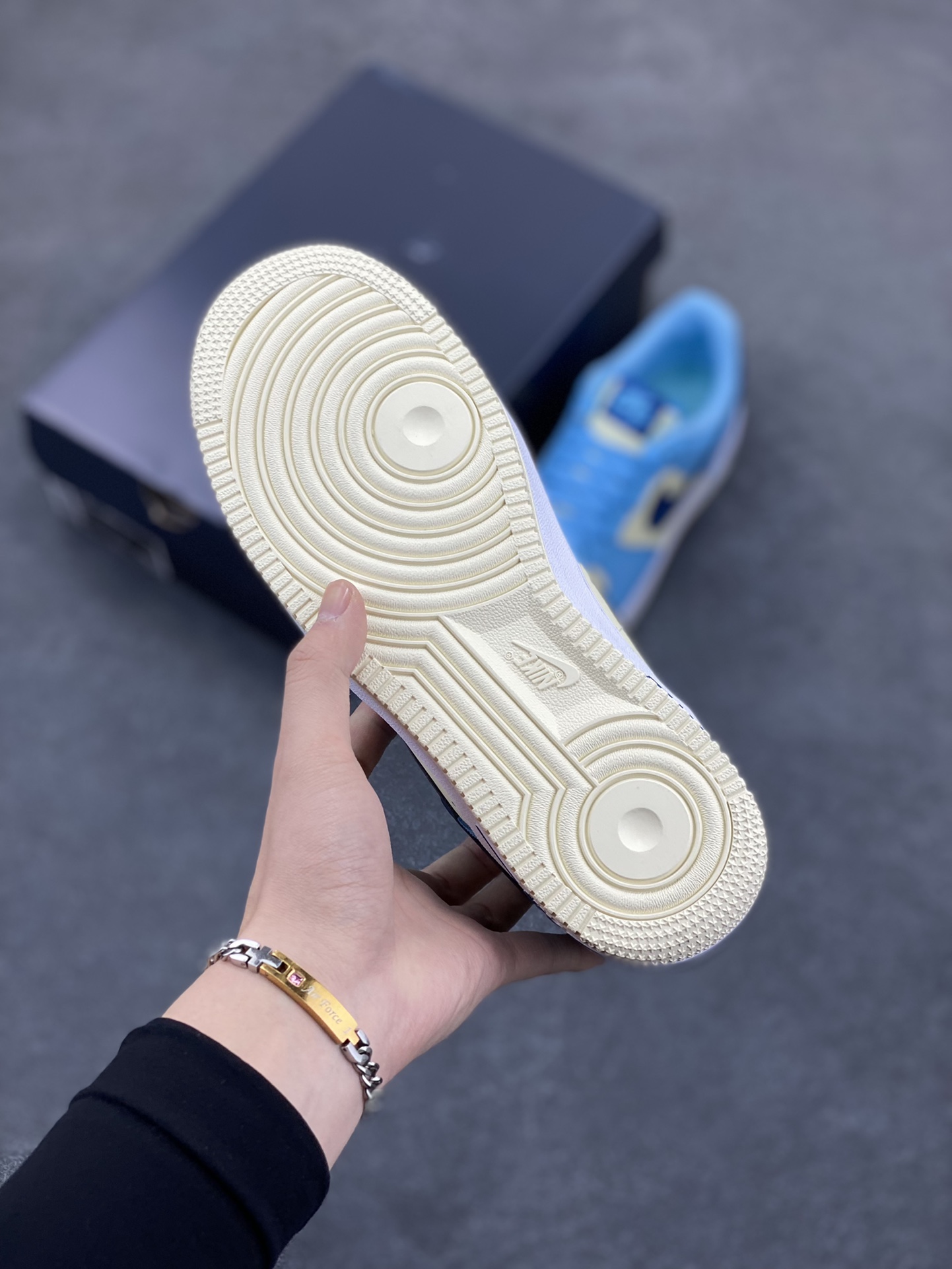 图片[5]-Nk Air Force 1\’07 Low 米蓝 空军一号低帮休闲板鞋 原楦头原纸板 打造纯正空军版型#专注外贸渠道 全掌内置蜂窝气垫 #原盒配件 原厂中底钢印、拉帮完美 货号：HF4837-407 尺码：35.5 36 36.5 37.5 38 38.5 39 40 40.5 41 42 42.5 43 44 44.5 45-选品中心