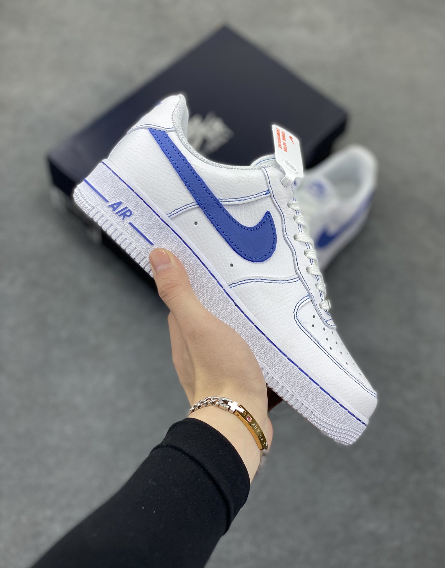 Nike Air Force 1 Low 白蓝 原楦头原纸板 打造纯正空军版型 专注外贸渠道 全掌内置蜂窝气垫 原盒配件 原厂中底钢印、拉帮完美 货号：HQ2037-100 尺码：36 36.5 37.5 38 38.5 39 40 40.5 41 42 42.5 43 44 44.5 45-选品中心