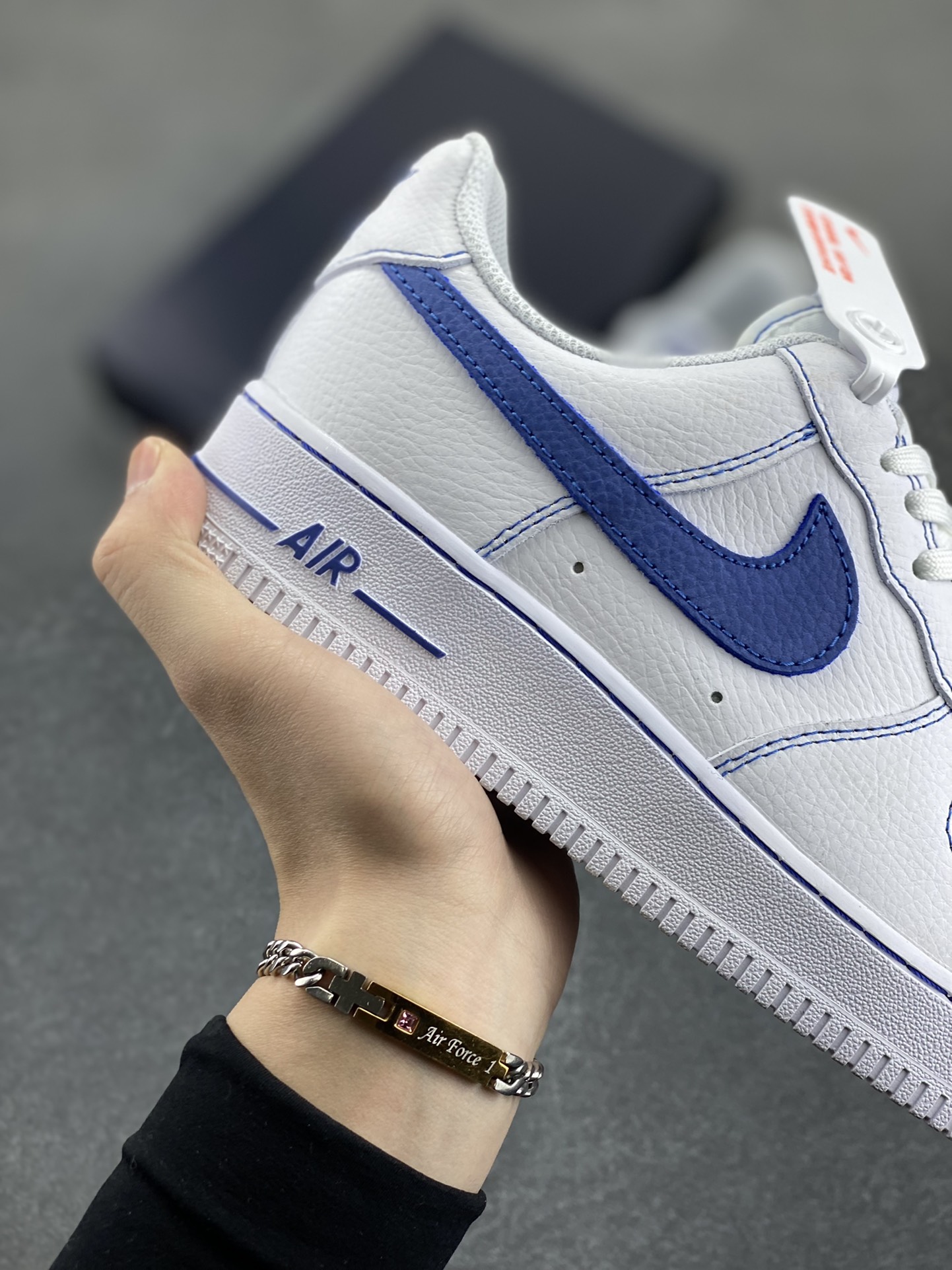 图片[6]-Nike Air Force 1 Low 白蓝 原楦头原纸板 打造纯正空军版型 专注外贸渠道 全掌内置蜂窝气垫 原盒配件 原厂中底钢印、拉帮完美 货号：HQ2037-100 尺码：36 36.5 37.5 38 38.5 39 40 40.5 41 42 42.5 43 44 44.5 45-选品中心