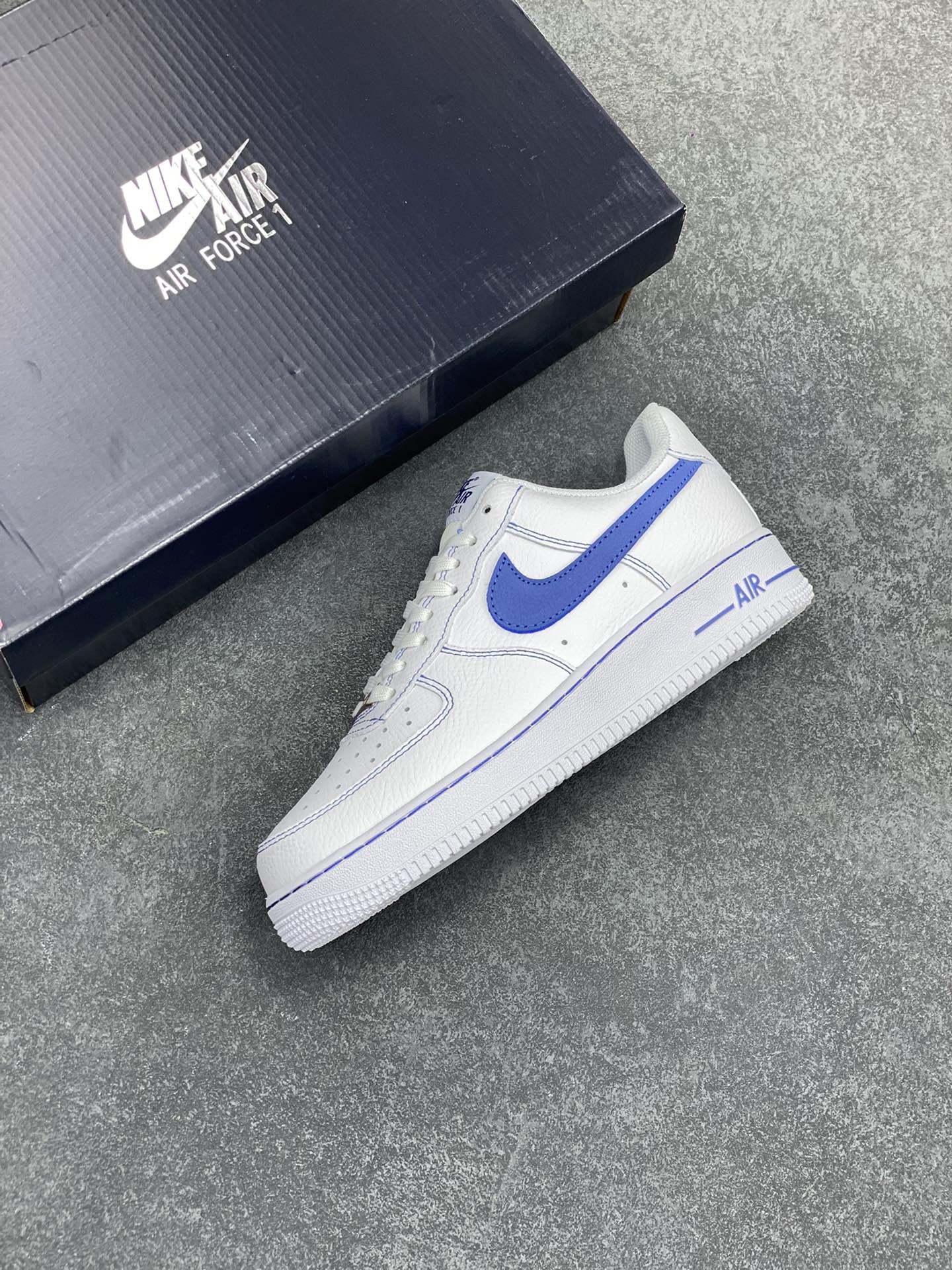 图片[7]-Nike Air Force 1 Low 白蓝 原楦头原纸板 打造纯正空军版型 专注外贸渠道 全掌内置蜂窝气垫 原盒配件 原厂中底钢印、拉帮完美 货号：HQ2037-100 尺码：36 36.5 37.5 38 38.5 39 40 40.5 41 42 42.5 43 44 44.5 45-选品中心