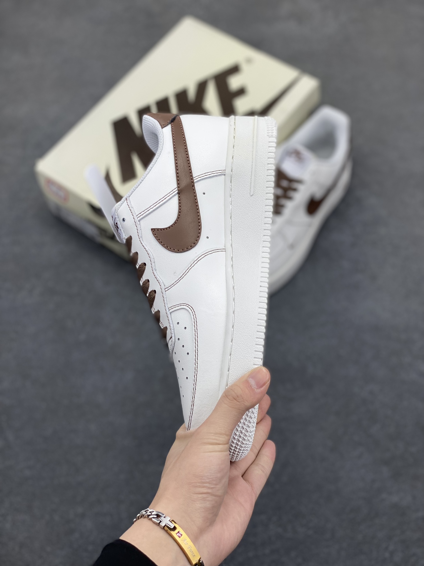 图片[3]-Nike Air Force 1 Low 空军一号低帮百搭休闲运动板鞋。柔软、弹性十足的缓震性能和出色的中底设计，横跨复古与现代的外型结合，造就出风靡全球三十多年的Force 1，直到今天还深受青睐。 货号：315122-113 尺码：36 36.5 37.5 38 38.5 39 40 40.5 41 42 42.5 43 44 44.5 45-选品中心