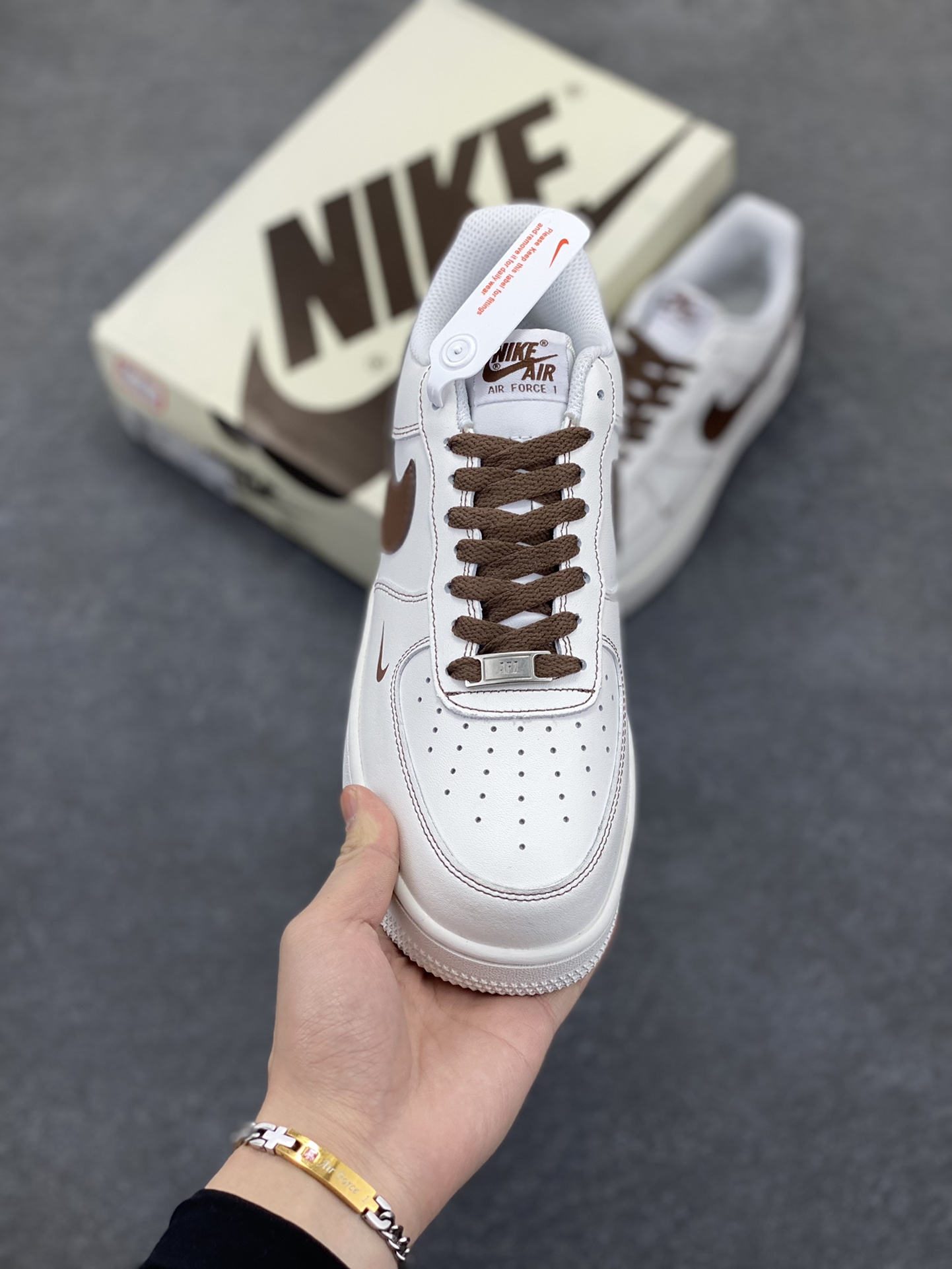 图片[2]-Nike Air Force 1 Low 空军一号低帮百搭休闲运动板鞋。柔软、弹性十足的缓震性能和出色的中底设计，横跨复古与现代的外型结合，造就出风靡全球三十多年的Force 1，直到今天还深受青睐。 货号：315122-113 尺码：36 36.5 37.5 38 38.5 39 40 40.5 41 42 42.5 43 44 44.5 45-选品中心