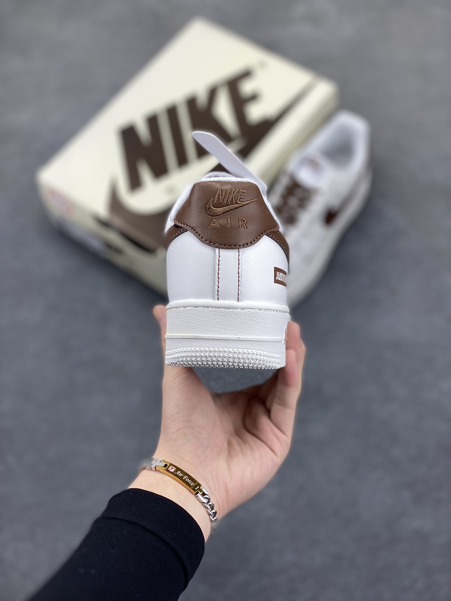 图片[4]-Nike Air Force 1 Low 空军一号低帮百搭休闲运动板鞋。柔软、弹性十足的缓震性能和出色的中底设计，横跨复古与现代的外型结合，造就出风靡全球三十多年的Force 1，直到今天还深受青睐。 货号：315122-113 尺码：36 36.5 37.5 38 38.5 39 40 40.5 41 42 42.5 43 44 44.5 45-选品中心