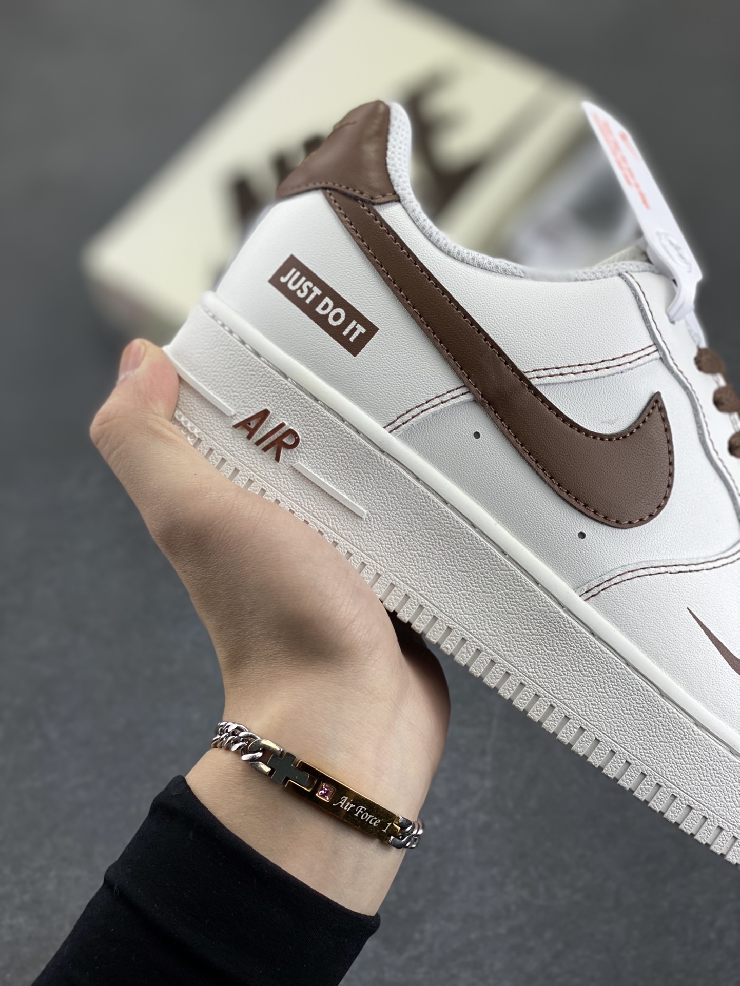 图片[6]-Nike Air Force 1 Low 空军一号低帮百搭休闲运动板鞋。柔软、弹性十足的缓震性能和出色的中底设计，横跨复古与现代的外型结合，造就出风靡全球三十多年的Force 1，直到今天还深受青睐。 货号：315122-113 尺码：36 36.5 37.5 38 38.5 39 40 40.5 41 42 42.5 43 44 44.5 45-选品中心