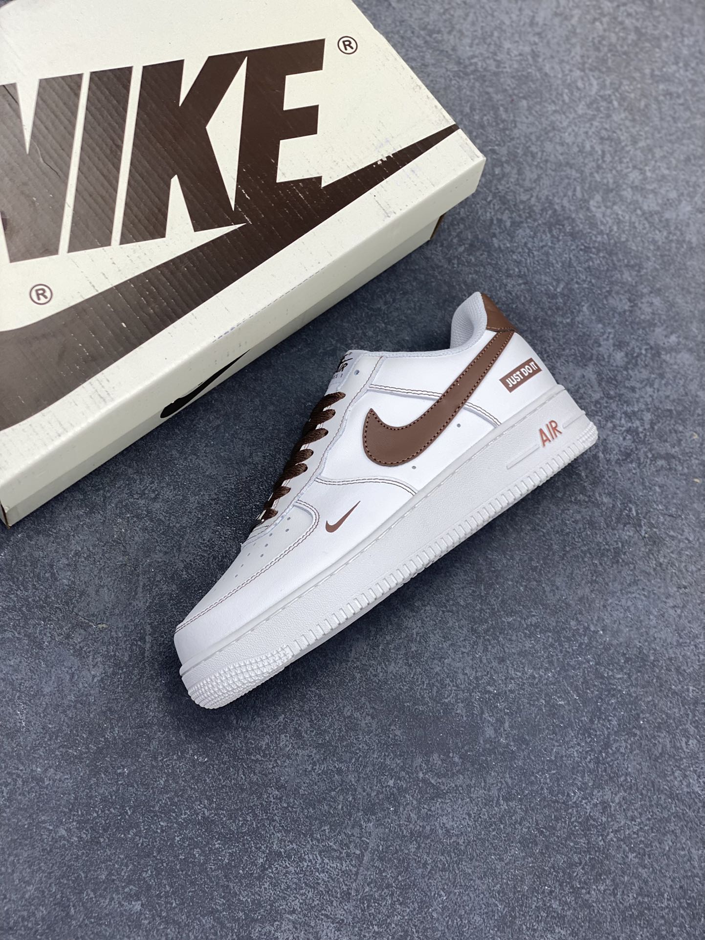 图片[7]-Nike Air Force 1 Low 空军一号低帮百搭休闲运动板鞋。柔软、弹性十足的缓震性能和出色的中底设计，横跨复古与现代的外型结合，造就出风靡全球三十多年的Force 1，直到今天还深受青睐。 货号：315122-113 尺码：36 36.5 37.5 38 38.5 39 40 40.5 41 42 42.5 43 44 44.5 45-选品中心