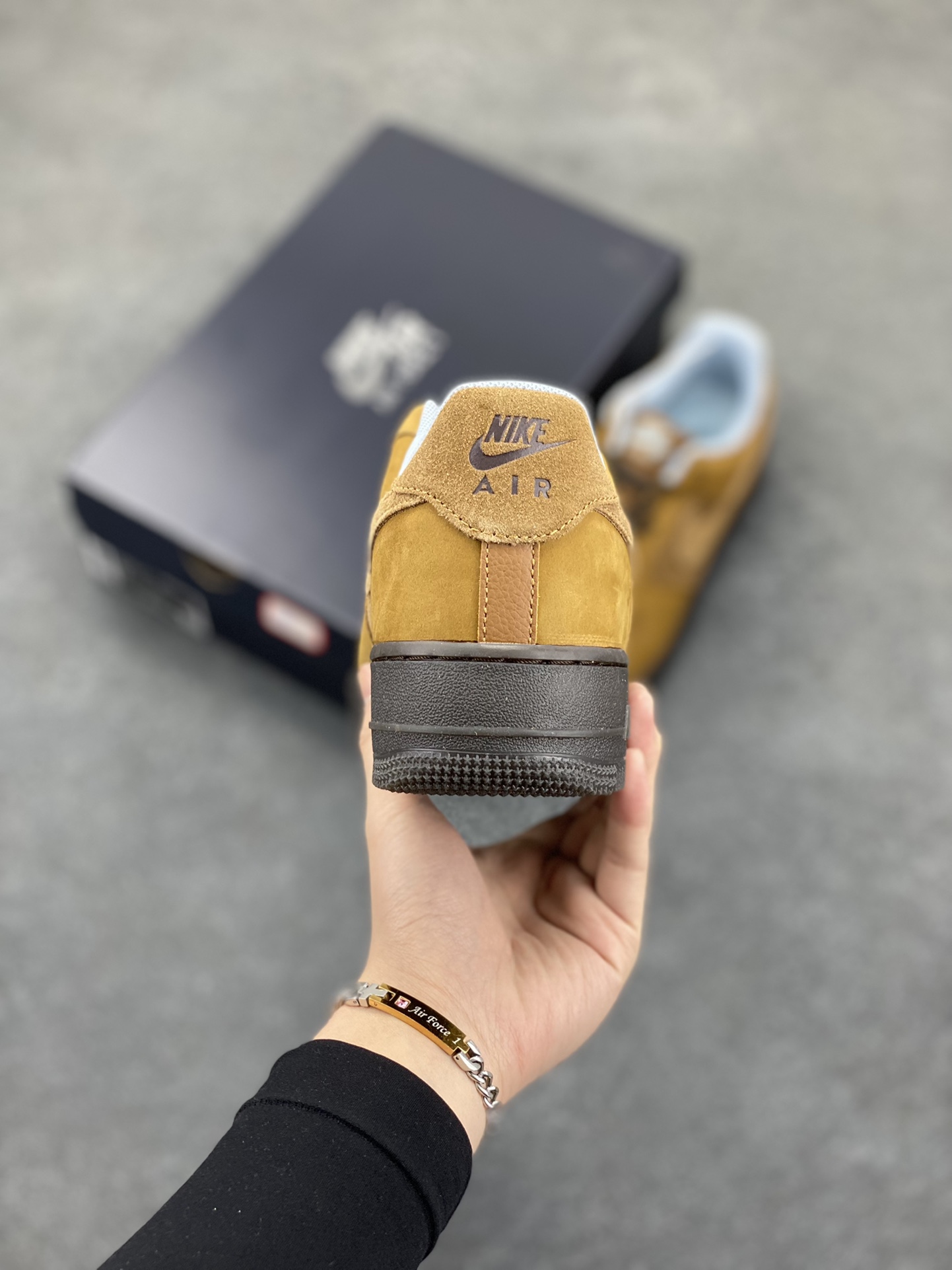 图片[4]-Air Force 1\’ 07 棕褐 原楦头原纸板 打造纯正空军版型 专注外贸渠道 全掌内置蜂窝气垫 #原盒配件 原厂中底钢印、拉帮完美 货号：IB4617-222 尺码：36 36.5 37.5 38 38.5 39 40 40.5 41 42 42.5 43 44 44.5 45-选品中心