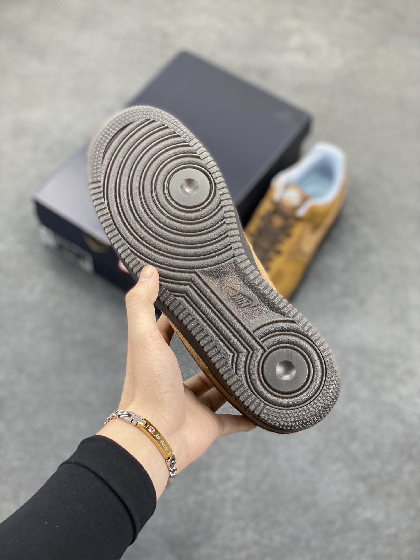 图片[5]-Air Force 1\’ 07 棕褐 原楦头原纸板 打造纯正空军版型 专注外贸渠道 全掌内置蜂窝气垫 #原盒配件 原厂中底钢印、拉帮完美 货号：IB4617-222 尺码：36 36.5 37.5 38 38.5 39 40 40.5 41 42 42.5 43 44 44.5 45-选品中心