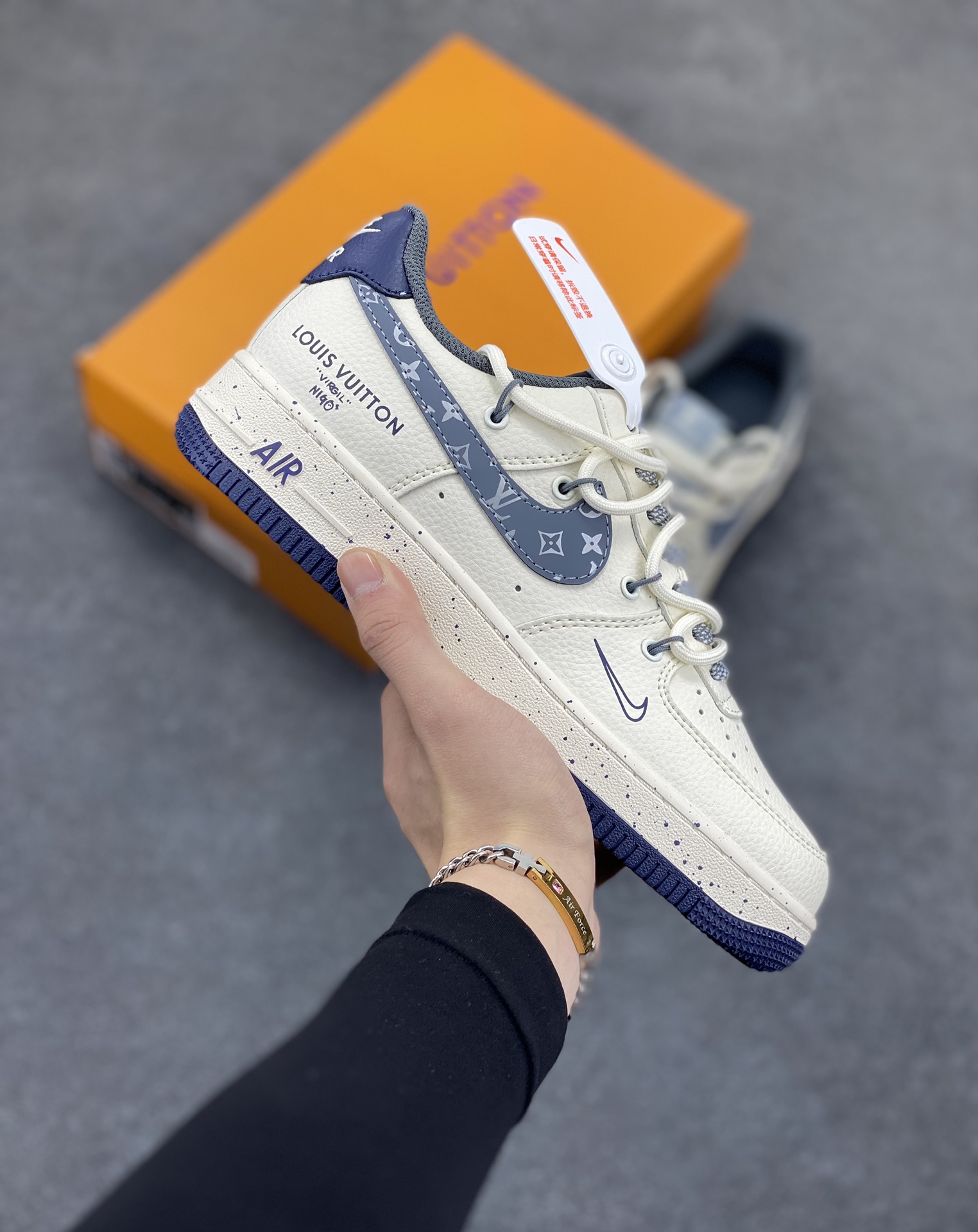 NIke Air Force 1 \'07 Low “LV联名——花勾抽绳”空军一号 低帮 运动鞋 休闲鞋 折边针车 工艺难度大 原楦头原纸板 原装鞋盒 定制五金配件 内置全掌气垫 原厂鞋底 货号：DM6868-066 尺码：36 36.5 37.5 38 38.5 39 40 40.5 41 42 42.5 43 44 44.5 45-选品中心