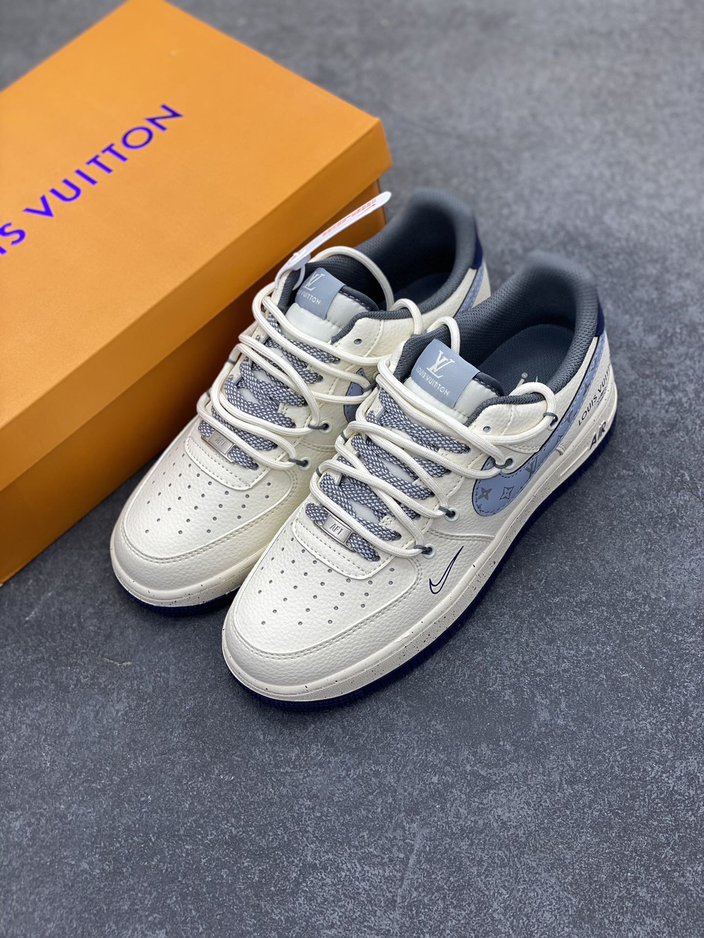 图片[8]-NIke Air Force 1 \’07 Low “LV联名——花勾抽绳”空军一号 低帮 运动鞋 休闲鞋 折边针车 工艺难度大 原楦头原纸板 原装鞋盒 定制五金配件 内置全掌气垫 原厂鞋底 货号：DM6868-066 尺码：36 36.5 37.5 38 38.5 39 40 40.5 41 42 42.5 43 44 44.5 45-选品中心