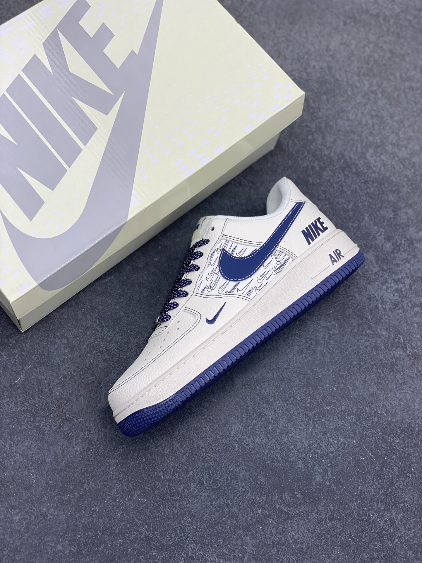 图片[7]-NIke Air Force 1 \’07 Low “NIKE联名——深蓝多重勾”空军一号 低帮 运动鞋 休闲鞋 折边针车 工艺难度大 原楦头原纸板 原装鞋盒 定制五金配件 内置全掌气垫 原厂鞋底 货号：HH7518-069 尺码：36 36.5 37.5 38 38.5 39 40 40.5 41 42 42.5 43 44 44.5 45-选品中心