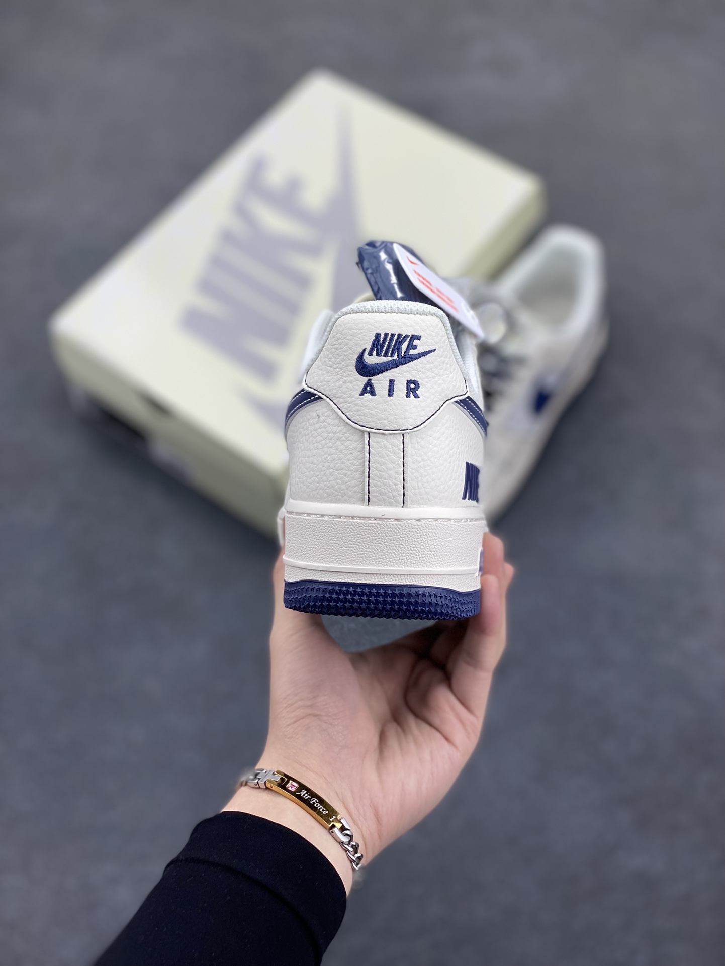 图片[4]-NIke Air Force 1 \’07 Low “NIKE联名——深蓝多重勾”空军一号 低帮 运动鞋 休闲鞋 折边针车 工艺难度大 原楦头原纸板 原装鞋盒 定制五金配件 内置全掌气垫 原厂鞋底 货号：HH7518-069 尺码：36 36.5 37.5 38 38.5 39 40 40.5 41 42 42.5 43 44 44.5 45-选品中心