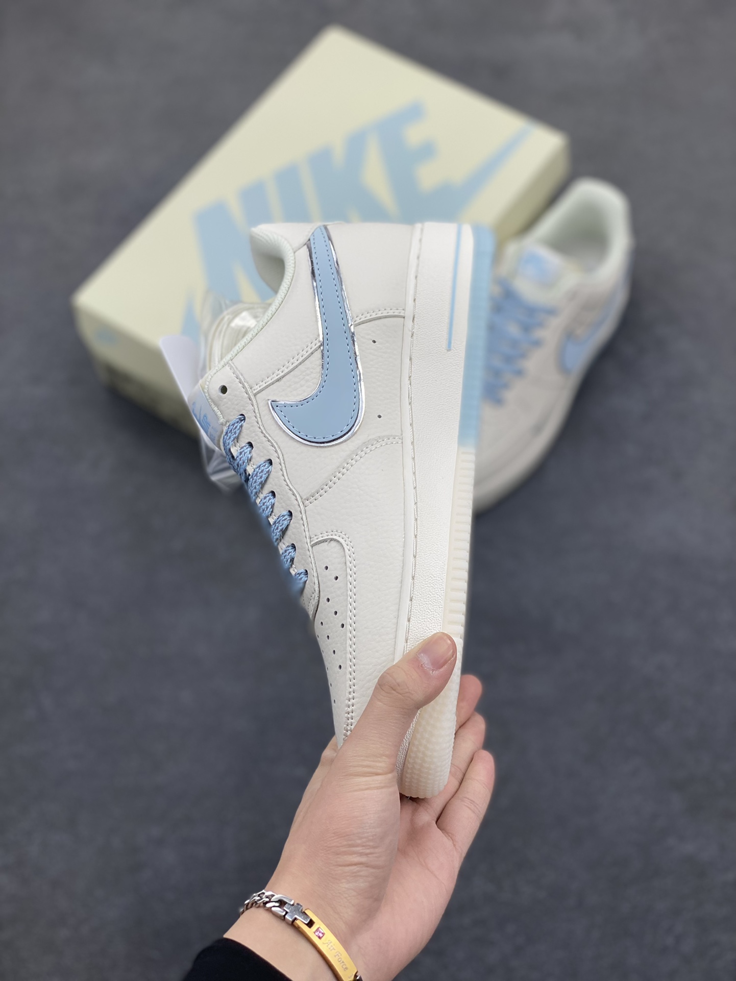 图片[3]-Nike Air Force 1 Low 冰蓝双色底 满天星空军一号低帮休闲板鞋 3M反光 水晶大底 定制鞋盒 原楦头原纸板 纯正空军版型 内置全掌气垫 货号：JJ0253-008 尺码：36 36.5 37.5 38 38.5 39 40 40.5 41 42 42.5 43 44 44.5 45-选品中心
