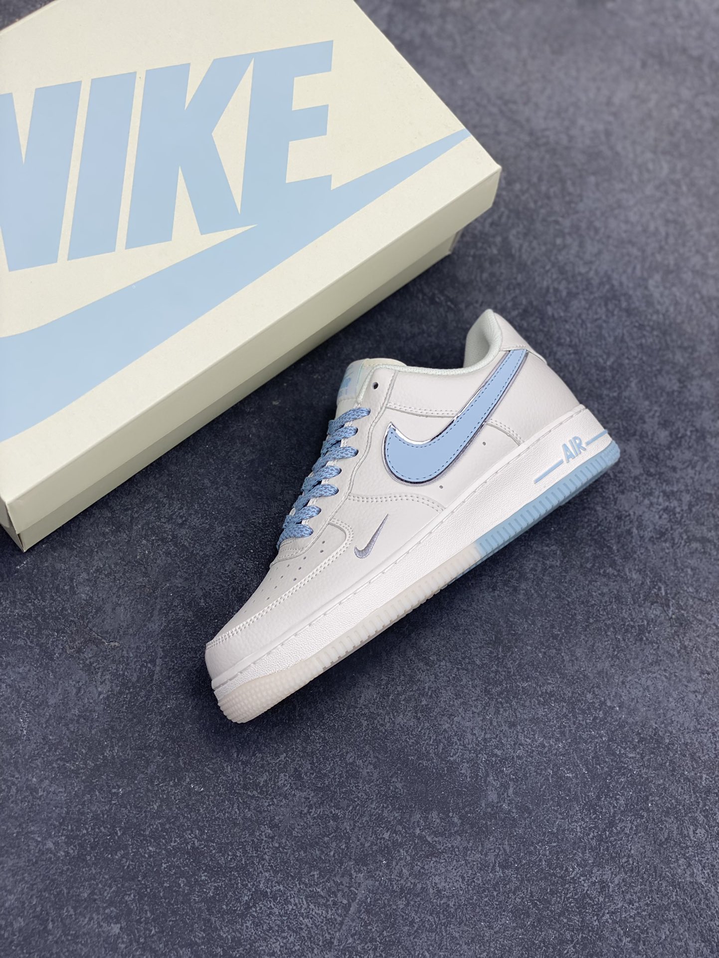 图片[7]-Nike Air Force 1 Low 冰蓝双色底 满天星空军一号低帮休闲板鞋 3M反光 水晶大底 定制鞋盒 原楦头原纸板 纯正空军版型 内置全掌气垫 货号：JJ0253-008 尺码：36 36.5 37.5 38 38.5 39 40 40.5 41 42 42.5 43 44 44.5 45-选品中心