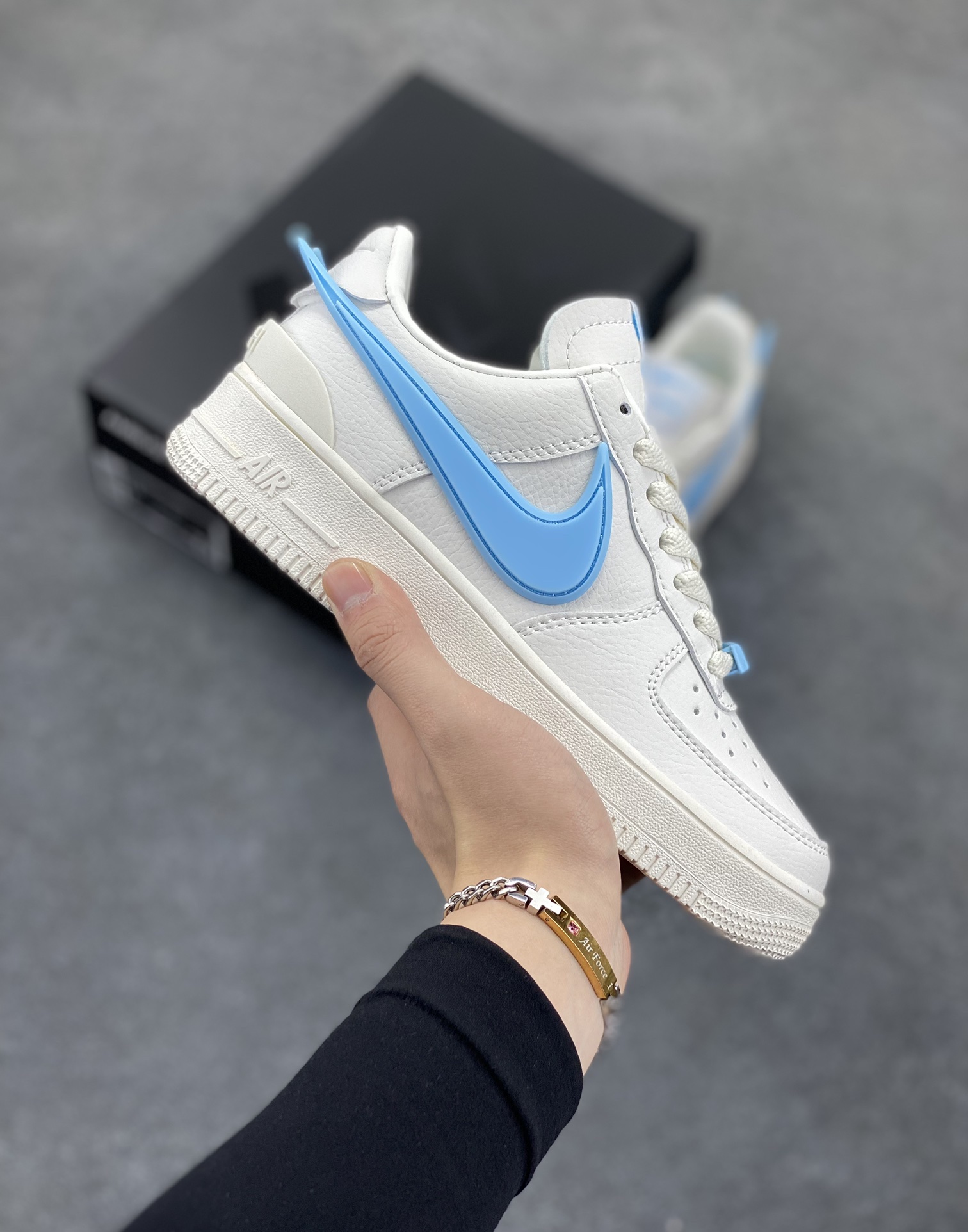 Nike Air Force 1 Low AMBUSH联名 原楦头原纸板 打造纯正空军版型 专注外贸渠道 全掌内置蜂窝气垫 原盒配件 原厂中底钢印、拉帮完美 货号：DV3464-021 尺码：36 36.5 37.5 38 38.5 39 40 40.5 41 42 42.5 43 44 44.5 45-选品中心