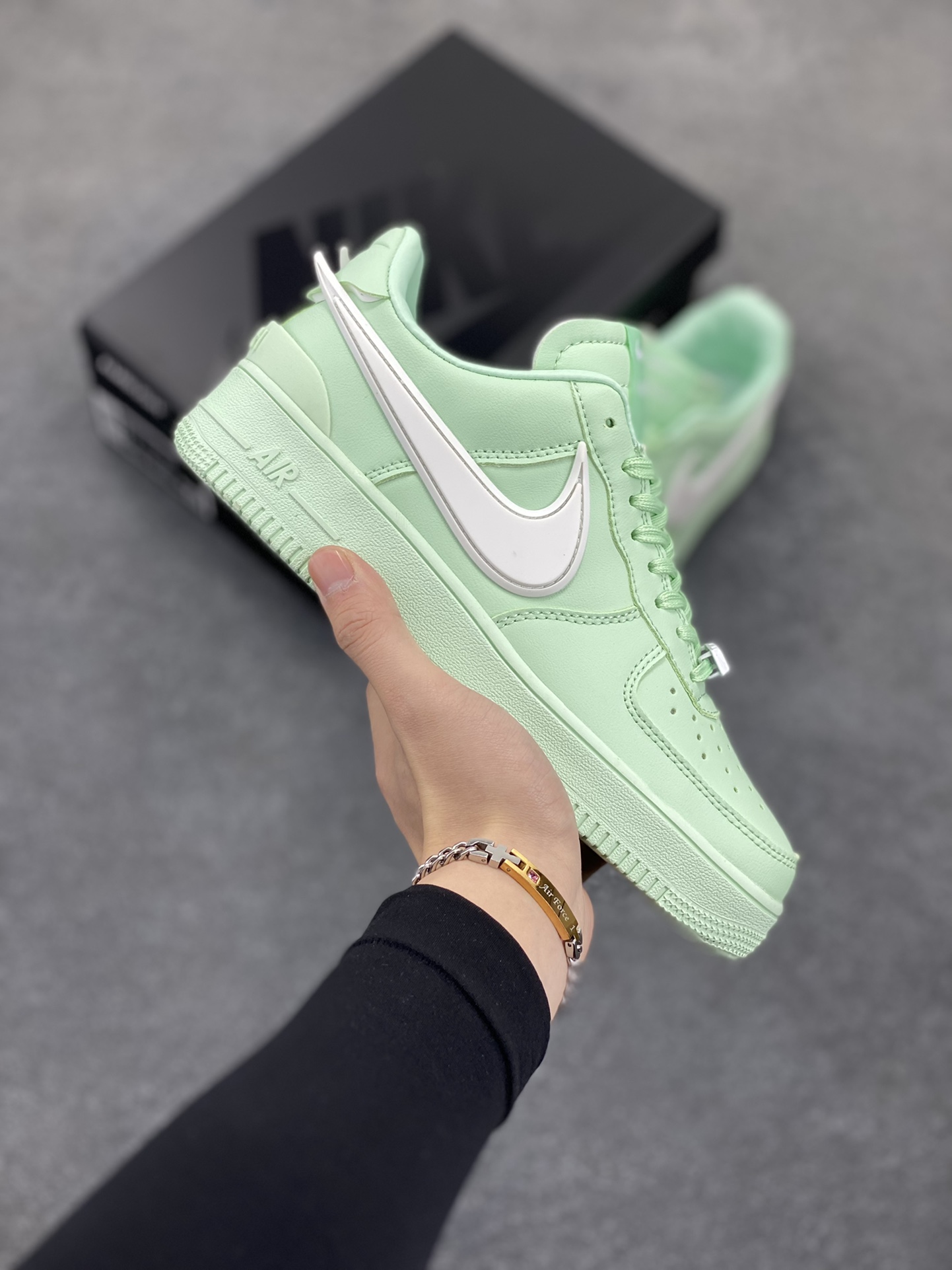 Nike Air Force 1 Low AMBUSH联名 原楦头原纸板 打造纯正空军版型 专注外贸渠道 全掌内置蜂窝气垫 原盒配件 原厂中底钢印、拉帮完美 货号：DV3464-024 尺码：36 36.5 37.5 38 38.5 39 40 40.5 41 42 42.5 43 44 44.5 45-选品中心