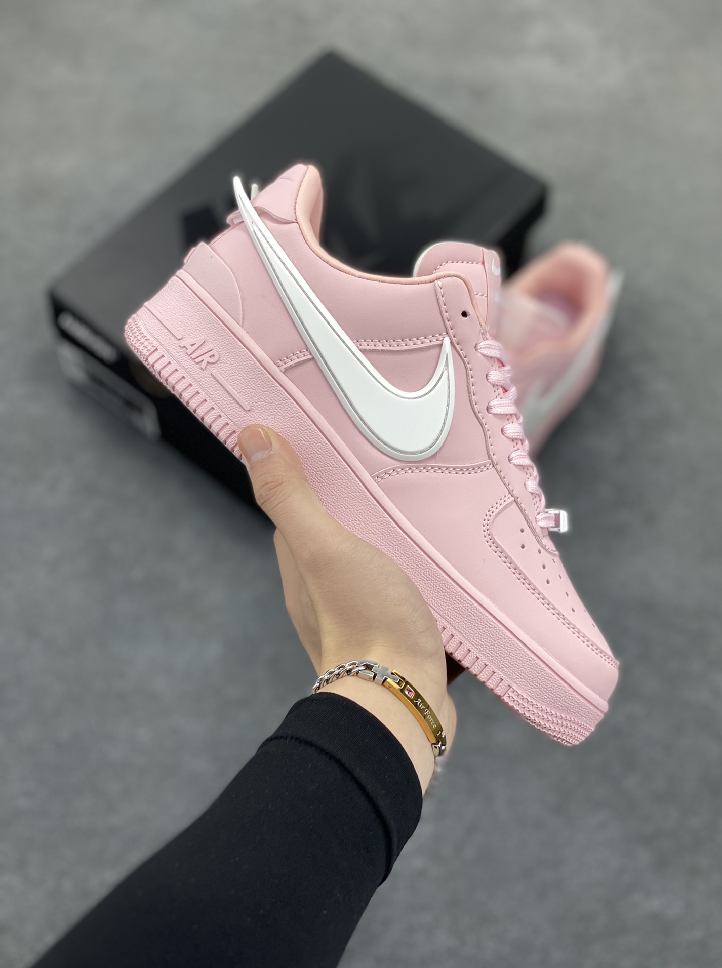 Nike Air Force 1 Low AMBUSH联名 原楦头原纸板 打造纯正空军版型 专注外贸渠道 全掌内置蜂窝气垫 原盒配件 原厂中底钢印、拉帮完美 货号:DV3464-025 尺码:36 36.5 37.5 38 38.5 39 40 40.5 41 42 42.5 43 44 44.5 45-选品中心