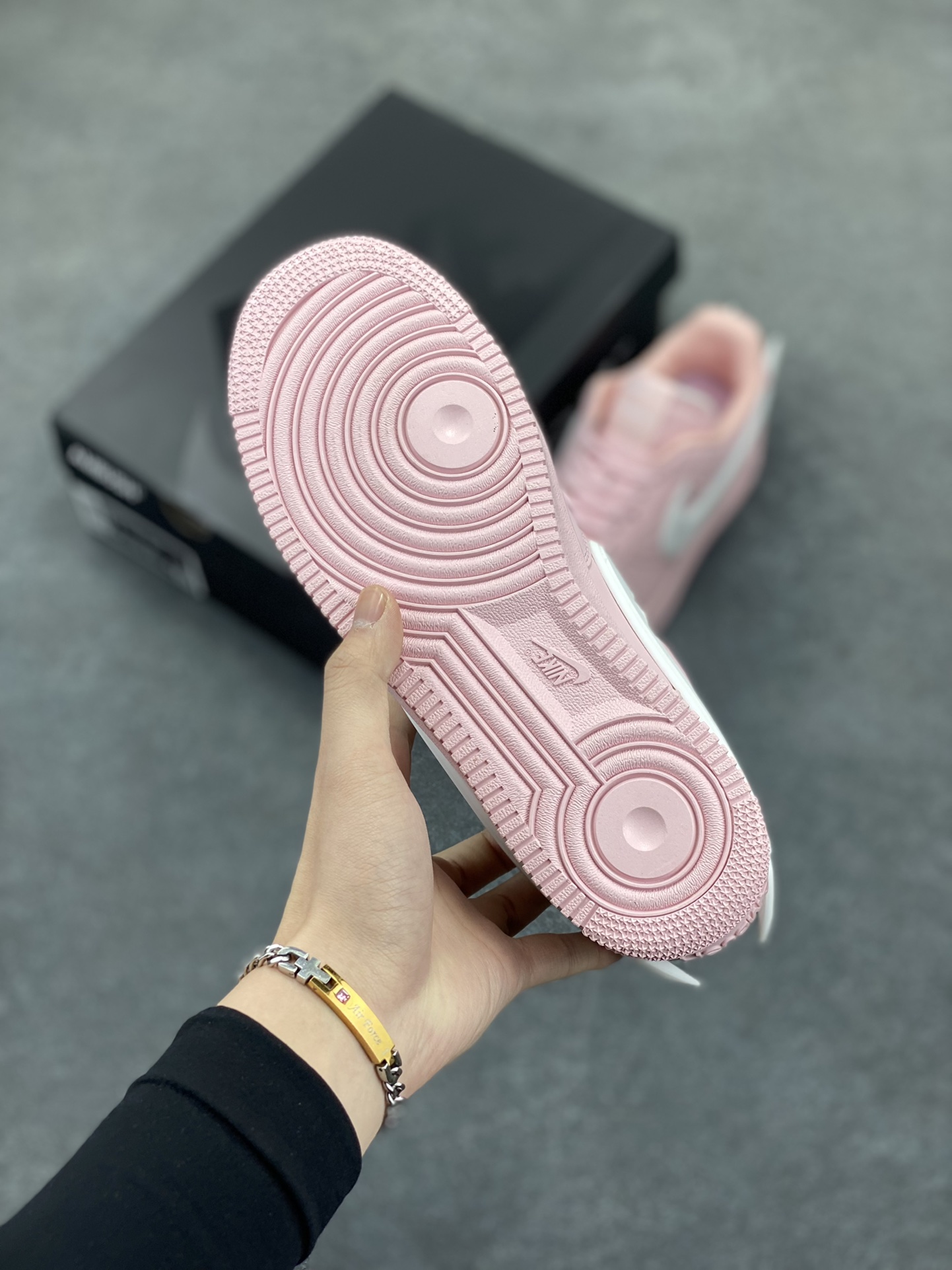 图片[5]-Nike Air Force 1 Low AMBUSH联名 原楦头原纸板 打造纯正空军版型 专注外贸渠道 全掌内置蜂窝气垫 原盒配件 原厂中底钢印、拉帮完美 货号：DV3464-025 尺码：36 36.5 37.5 38 38.5 39 40 40.5 41 42 42.5 43 44 44.5 45-选品中心