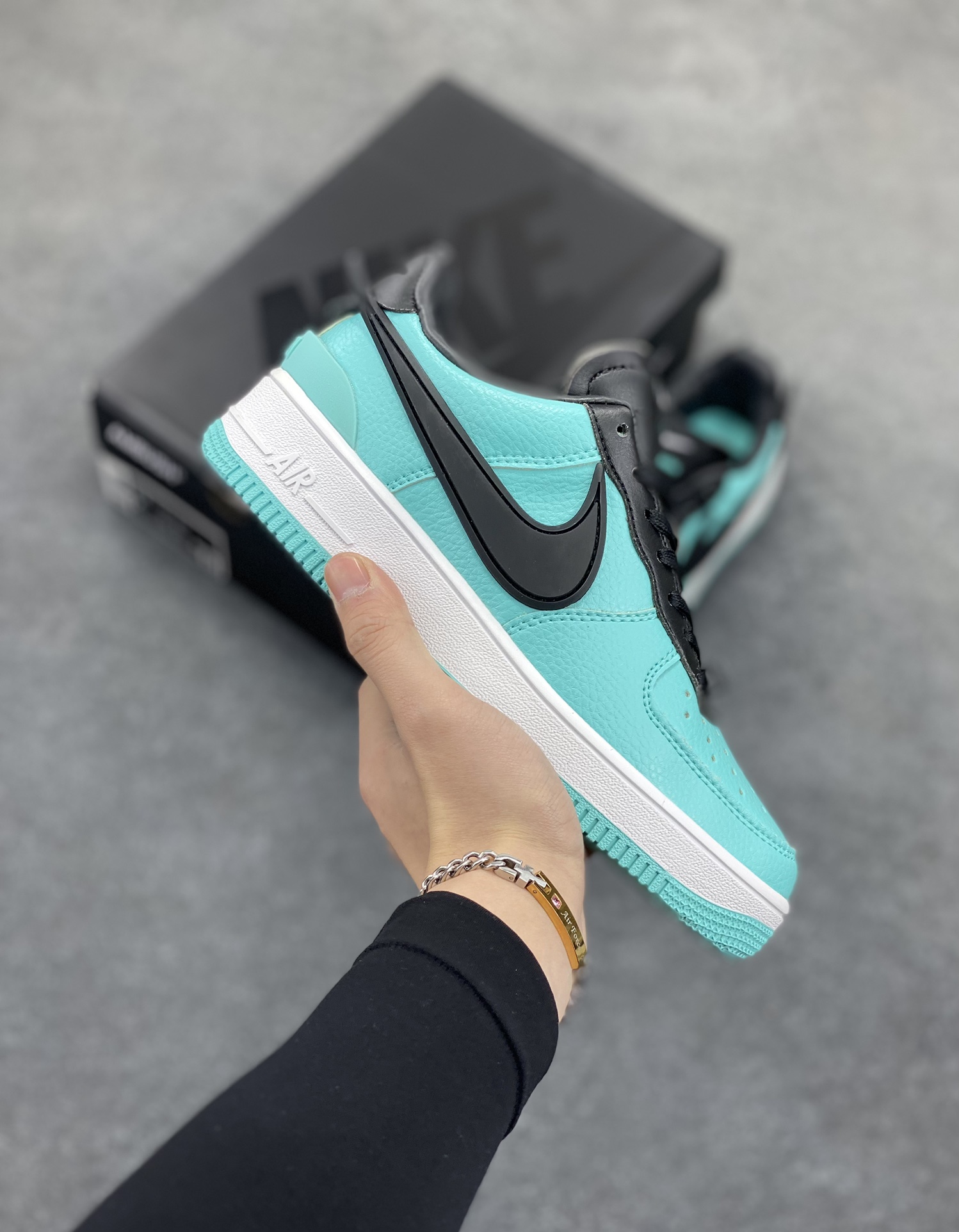 Nike Air Force 1 Low AMBUSH联名 原楦头原纸板 打造纯正空军版型 专注外贸渠道 全掌内置蜂窝气垫 原盒配件 原厂中底钢印、拉帮完美 货号：DV3464-011 尺码：36 36.5 37.5 38 38.5 39 40 40.5 41 42 42.5 43 44 44.5 45-选品中心