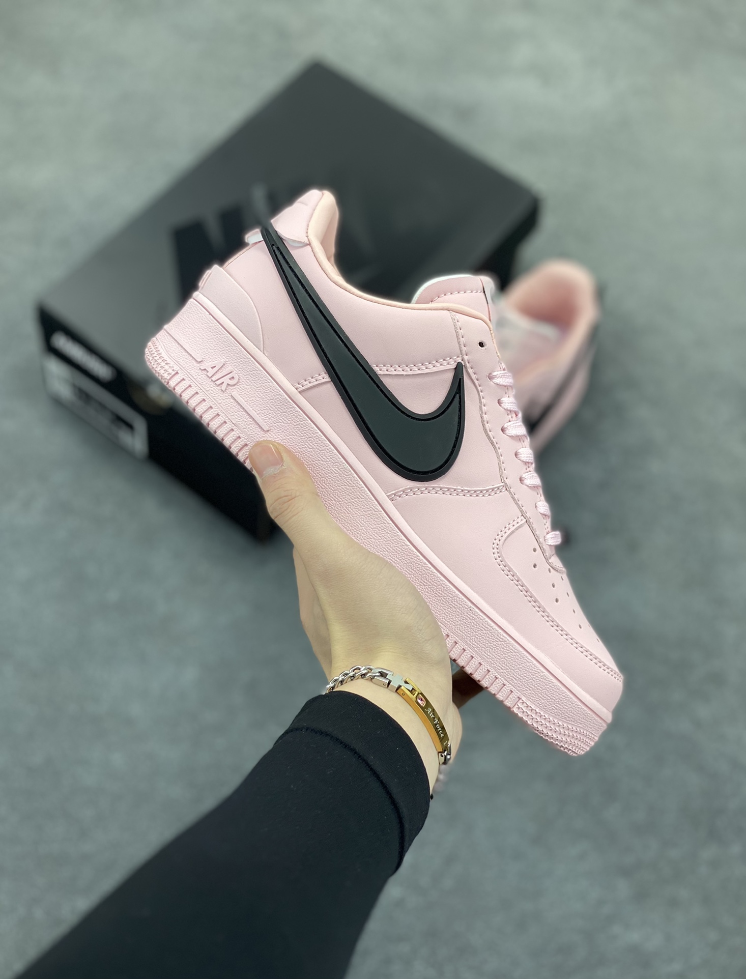 Nike Air Force 1 Low AMBUSH联名 原楦头原纸板 打造纯正空军版型 专注外贸渠道 全掌内置蜂窝气垫 原盒配件 原厂中底钢印、拉帮完美 货号:DV3464-022 尺码:36 36.5 37.5 38 38.5 39 40 40.5 41 42 42.5 43 44 44.5 45-选品中心