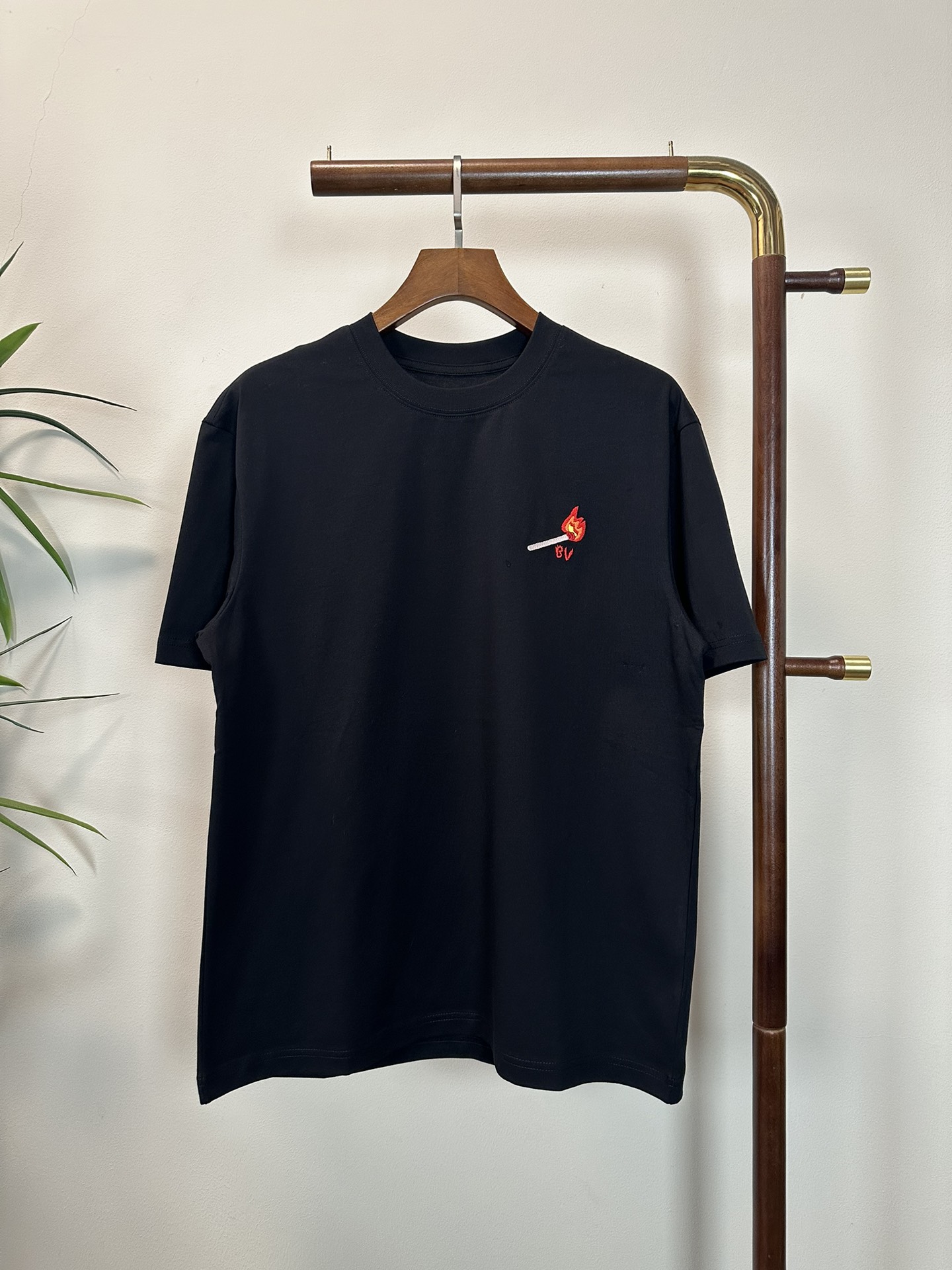 NO:150876,BV 2025 new round neck short-sleeved T-shirt high-end version!  Customized fabrics for counters are breathable and comfortable, with impeccable details, and the brand element design concept reflects high quality. The feel is delicate and soft!  It is casually cut, with a great upper body style!  Code number M-3XL, bottega veneta, T-shirt,tees, t-shirt,alexander wang19860909BV 2025新款 圆领 短袖 T恤 高端版本！专柜定制面料 透气舒适度高,细节无可挑剔,品牌元素设计理念,体现高品质.手感细腻柔软！呈现休闲裁剪,上身版型超赞！ 码数M-3XL,,bottega veneta,T-shirt,tees，t-shirt,alexander wang,Men's clothing