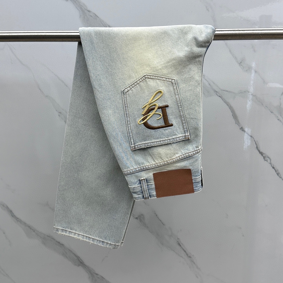 NO:140486,New wide-leg straight jeans, limited embroidery elements, heavy-duty washing, fine workmanship and excellent upper body!  Number of codes 30-38 None 35.37, jeans,alexander wang19860909新款阔腿直筒牛仔裤 限定刺绣元素 重工洗水 做工走线精细 上身绝佳！ 码数30-38无35.37,,jeans,alexander wang,Men's clothing