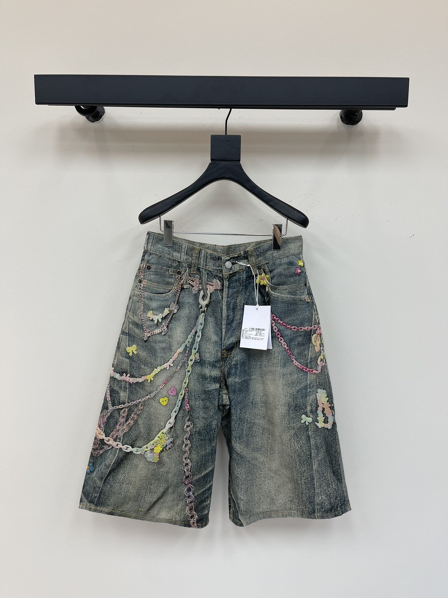 NO:328851,ACN* digital 3D printing chain mid-pants are popular this spring and summer. The AC series is really popular. This y2k feel is invincible. The color is super fashionable. The 3D digital printing technology is very cool. A mid-pants that combine fashion and practical wearability. It shows temperament when you match it casually. Size 42.44.46.48.50.52,,alexander wang19860909ACN*数码3D打印锁链中裤 今年开春夏火爆款 AC系列真的巨火 这款很有y2k的feel 颜色无敌了 色系超有时髦感的 3D数码打印工艺 很酷耶 时髦度和实穿性兼备的一款中裤 随意一搭都很显气质 尺码42.44.46.48.50.52,,alexander wang,Women's clothing