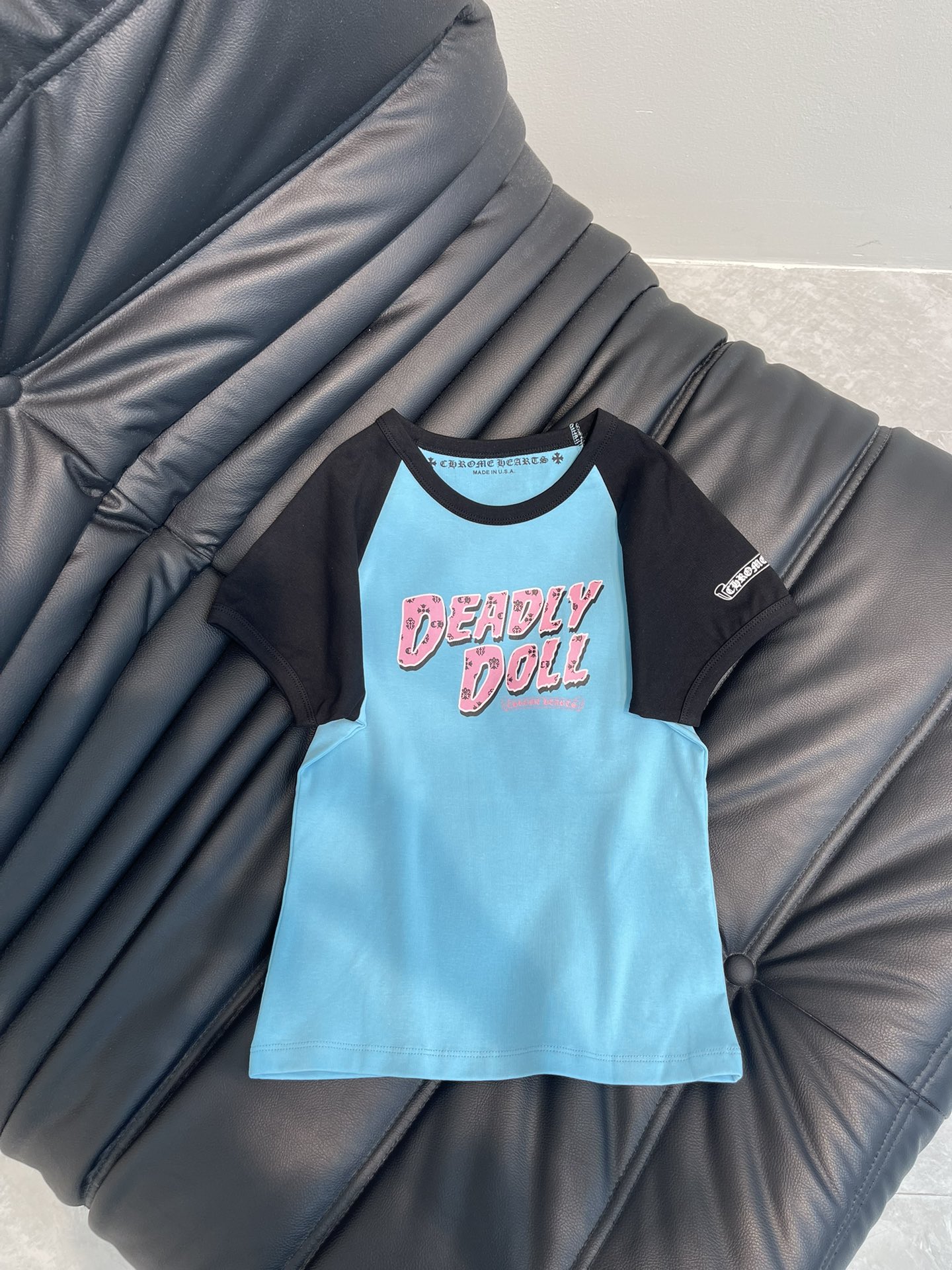 NO:330135,Chrome Hea*ts Croxin's new spring and summer 25 Deadly Doll Beauty Love Baby Short-sleeved T-shirt丨Exclusive high-end production!  This style became popular last year. Not to mention that all the celebrities from home and abroad have worn it, our family sold well. The CH model is more expensive and loose T-T. They must buy this small short T-shirt when they are released. It really shows off their body shape. SML, chrome hearts, chrome hearts, T-shirt, tees, t-shirt, alexander wang19860909Chrome Hea*ts 克罗心25春夏新款Deadly Doll 美女爱心Baby 短袖T恤丨独家高版出品！这款的版型去年就大火 不说国内外的名星都有穿过,就咱们家的一系列都卖得不错,CH的款出的比较多的还是宽松大T,他们家这种小短T恤一出必买,真的贼显身材好SML,,chrome hearts,chrome hearts,T-shirt,tees，t-shirt,alexander wang,Women's clothing