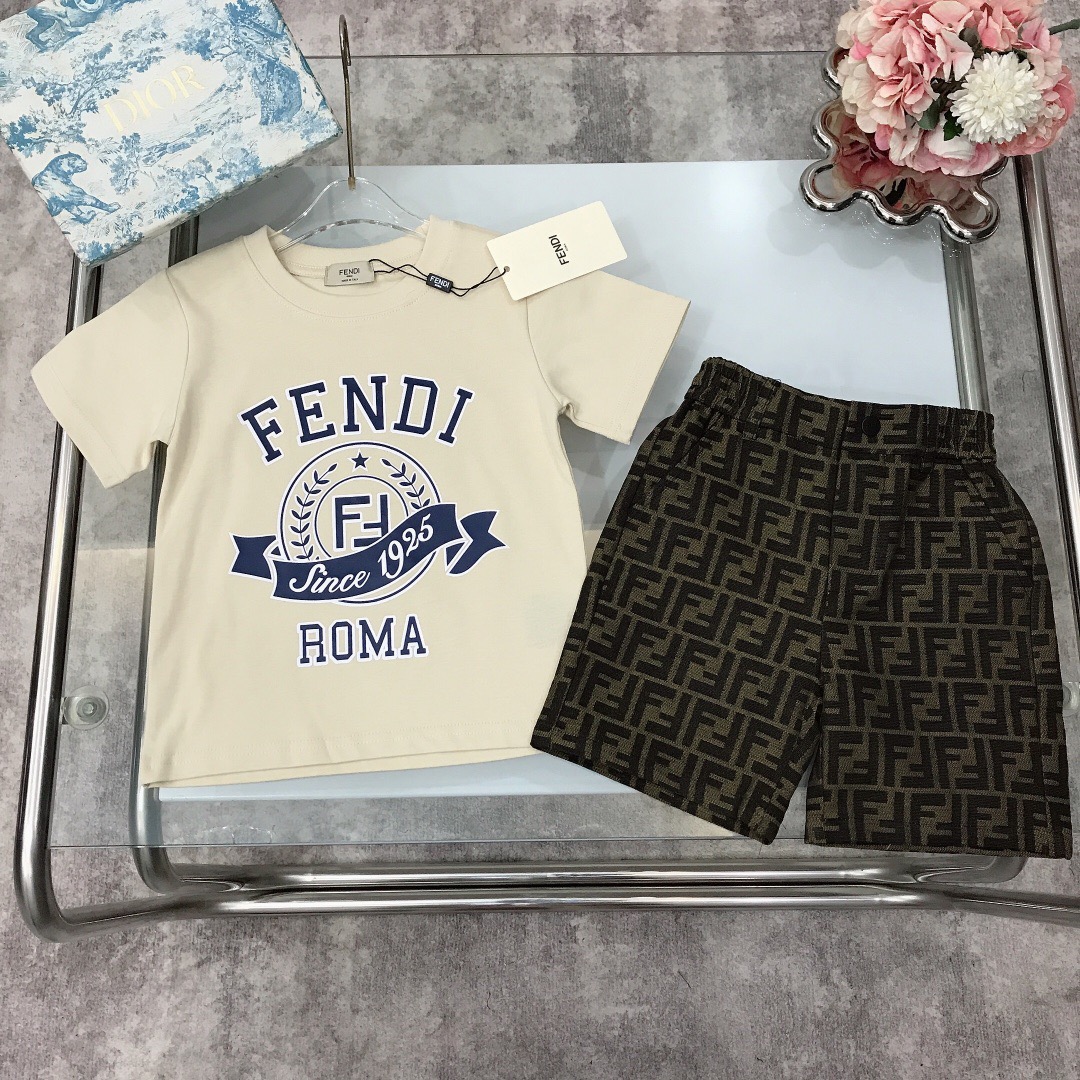 NO:211779,【Spot shipment】 FEND* Brother and sister model ~ Limited series Pure cotton short-sleeved jacquard denim shorts Pure cotton texture Soft and delicate exquisite original 1:1 gram weight 240G ~ chest with iconic double FF print design Fully jacquard denim classic old-color shorts showing elegance and handsomeness Soft and comfortable Skin-friendly and not tied The upper body effect is excellent Color navy blue Apricot size--120-130-140-150 [CM] Counter packaging 70, Clothes, fendi, shorts, T-shirt,19860909【现货发】   FEND* 兄妹款～限定系列 纯棉短袖提花牛仔短裤 纯棉质地 柔软细腻 精致款 原版1:1打造 克重240G打造～胸前搭配标志性双FF印花设计 全面提花牛仔经典老花色系短裤 尽显优雅跟帅气 柔顺舒适 亲肤不扎 上身效果极好 颜色藏蓝色 杏色  size尺码--120-130-140-150【CM】 专柜包装70,衣服,fendi,shorts,T-shirt,,Children's