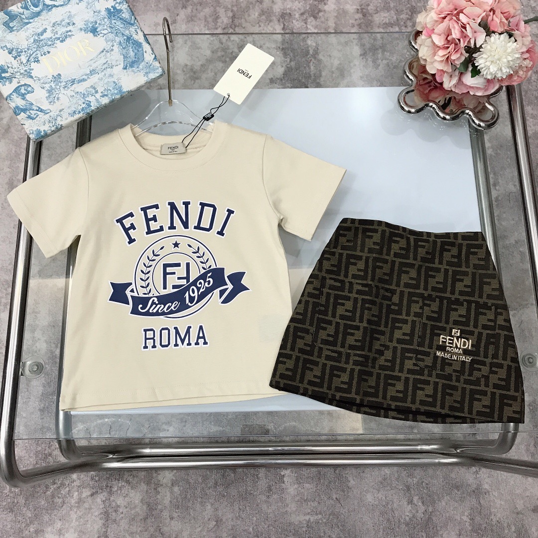 NO:211788,[Spot delivery] FEND* Brother and sister model ~ Limited series Pure cotton short-sleeved jacquard denim skirt Pure cotton texture Soft and delicate exquisite original 1:1 gram weight 240G ~ chest with iconic double FF print design Embroidery logo Fully jacquard denim classic old-color skirt showing elegance and handsomeness Soft and comfortable Skin-friendly and not tied The upper body effect is excellent Color navy blue Apricot size--120-130-140-150 [CM] Counter packaging 70, Clothes, fendi, skirts, T-shirt,19860909【现货发】  FEND* 兄妹款～限定系列 纯棉短袖提花牛仔半裙 纯棉质地 柔软细腻 精致款 原版1:1打造 克重240G打造～胸前搭配标志性双FF印花设计 刺绣logo全面提花牛仔经典老花色系半裙 尽显优雅跟帅气 柔顺舒适 亲肤不扎 上身效果极好 颜色藏蓝色 杏色  size尺码--120-130-140-150【CM】 专柜包装70,衣服,fendi,skirts,T-shirt,,Children's